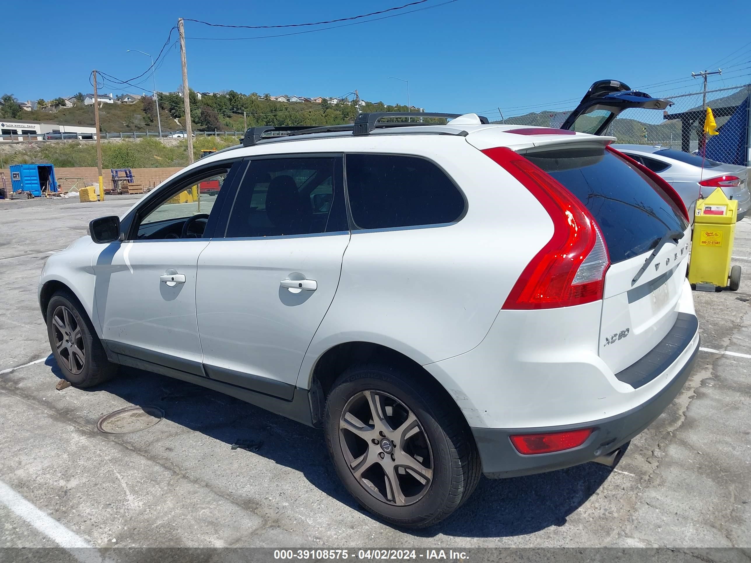 Photo 2 VIN: YV4902DZ3B2218532 - VOLVO XC60 