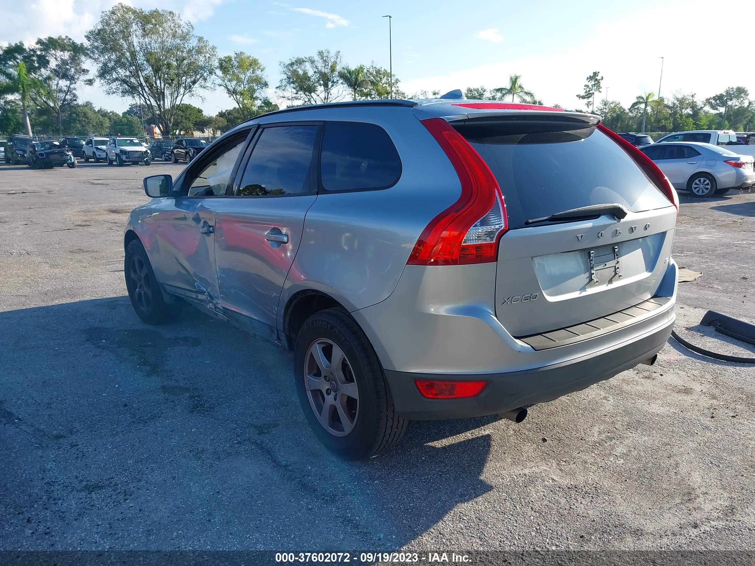 Photo 2 VIN: YV4982DL5A2101103 - VOLVO XC60 