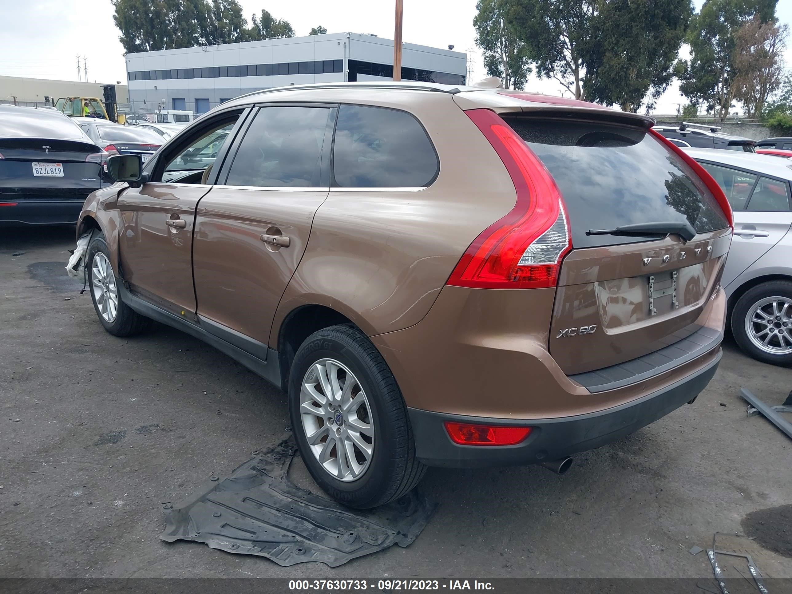 Photo 2 VIN: YV4992DZ3A2020392 - VOLVO XC60 