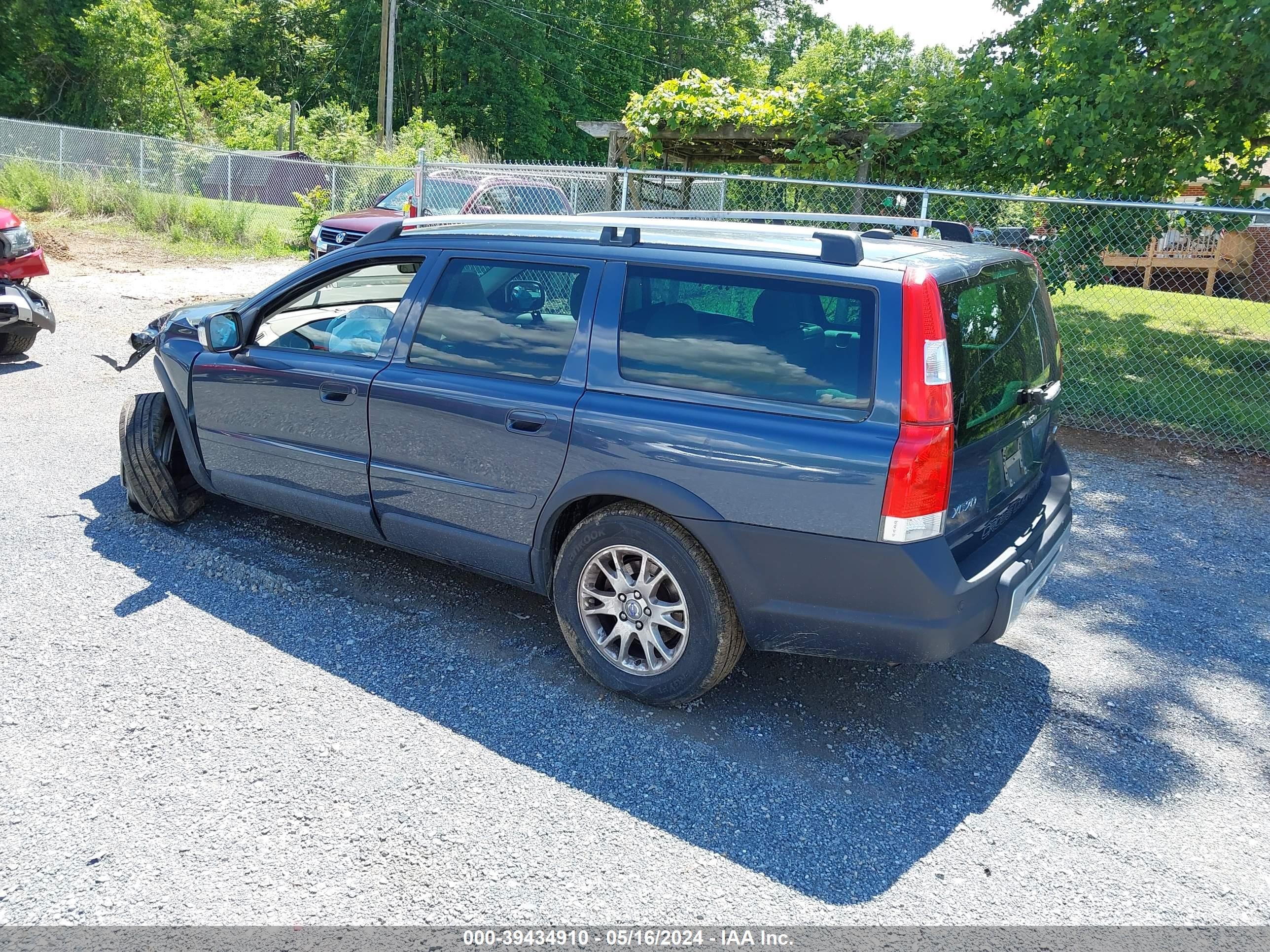 Photo 2 VIN: YV4SZ592171261851 - VOLVO XC70 