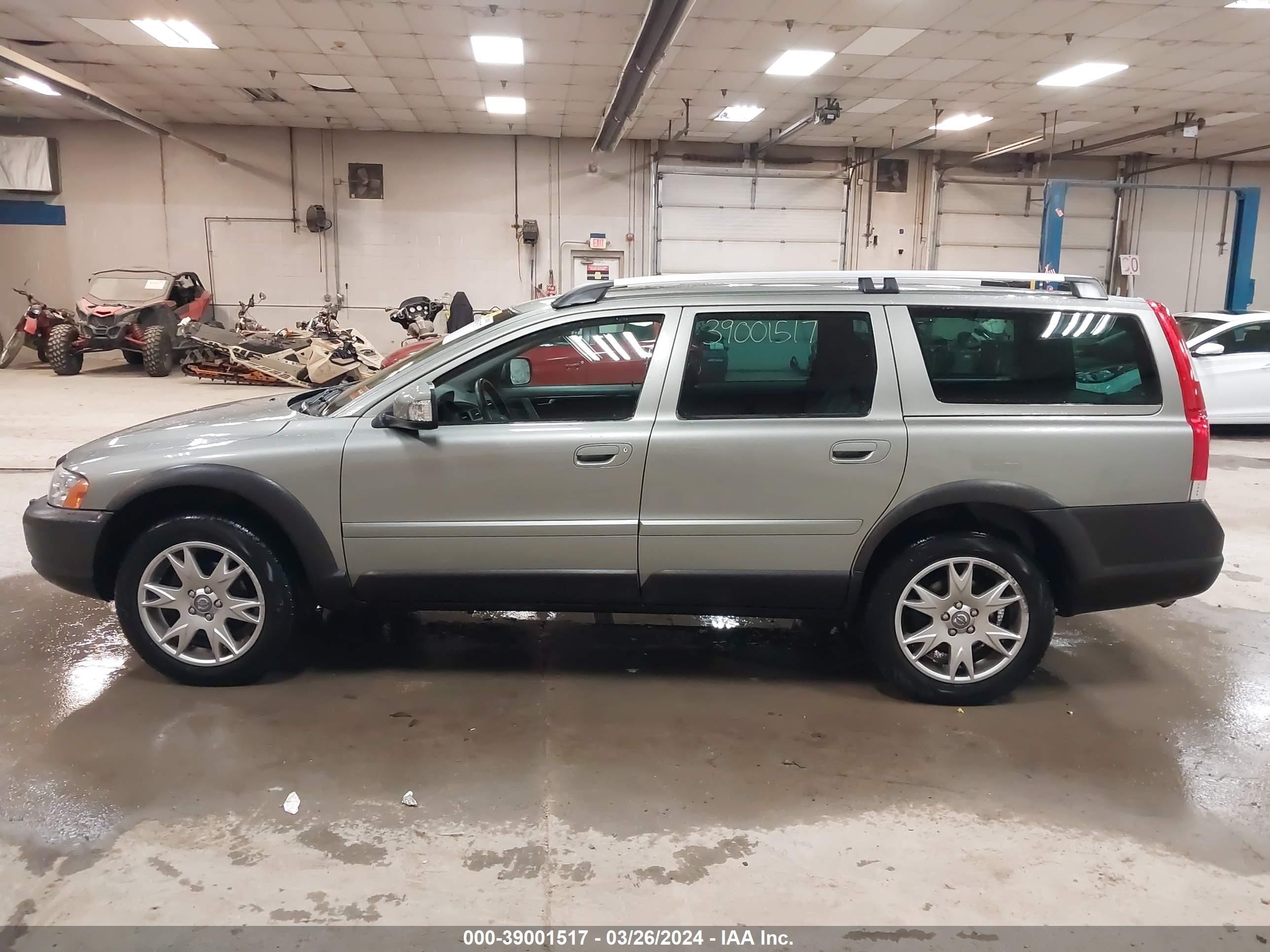 Photo 13 VIN: YV4SZ592471281446 - VOLVO XC70 