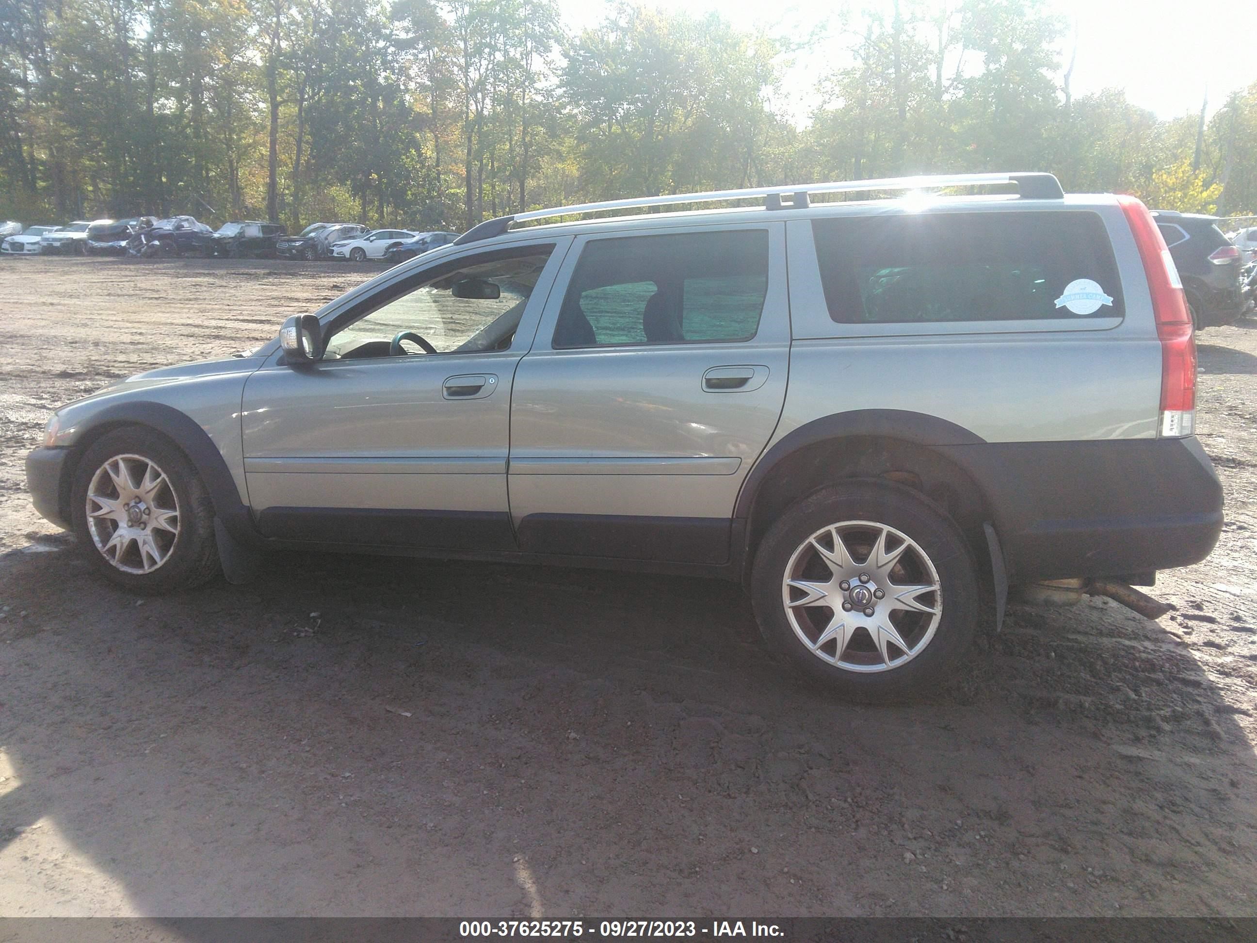 Photo 13 VIN: YV4SZ592571282850 - VOLVO XC70 