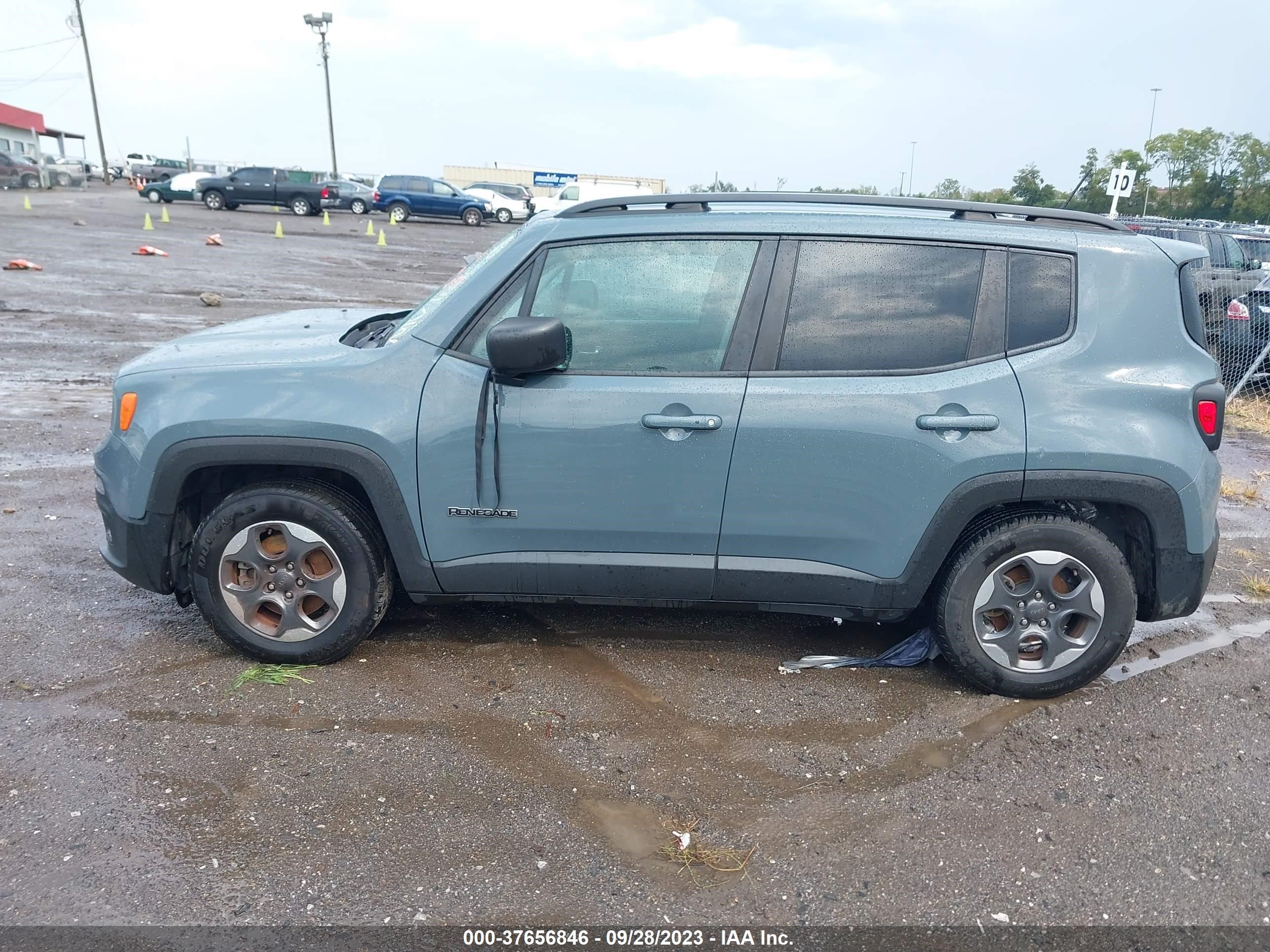 Photo 13 VIN: ZACCJAABXHPF34810 - JEEP RENEGADE 