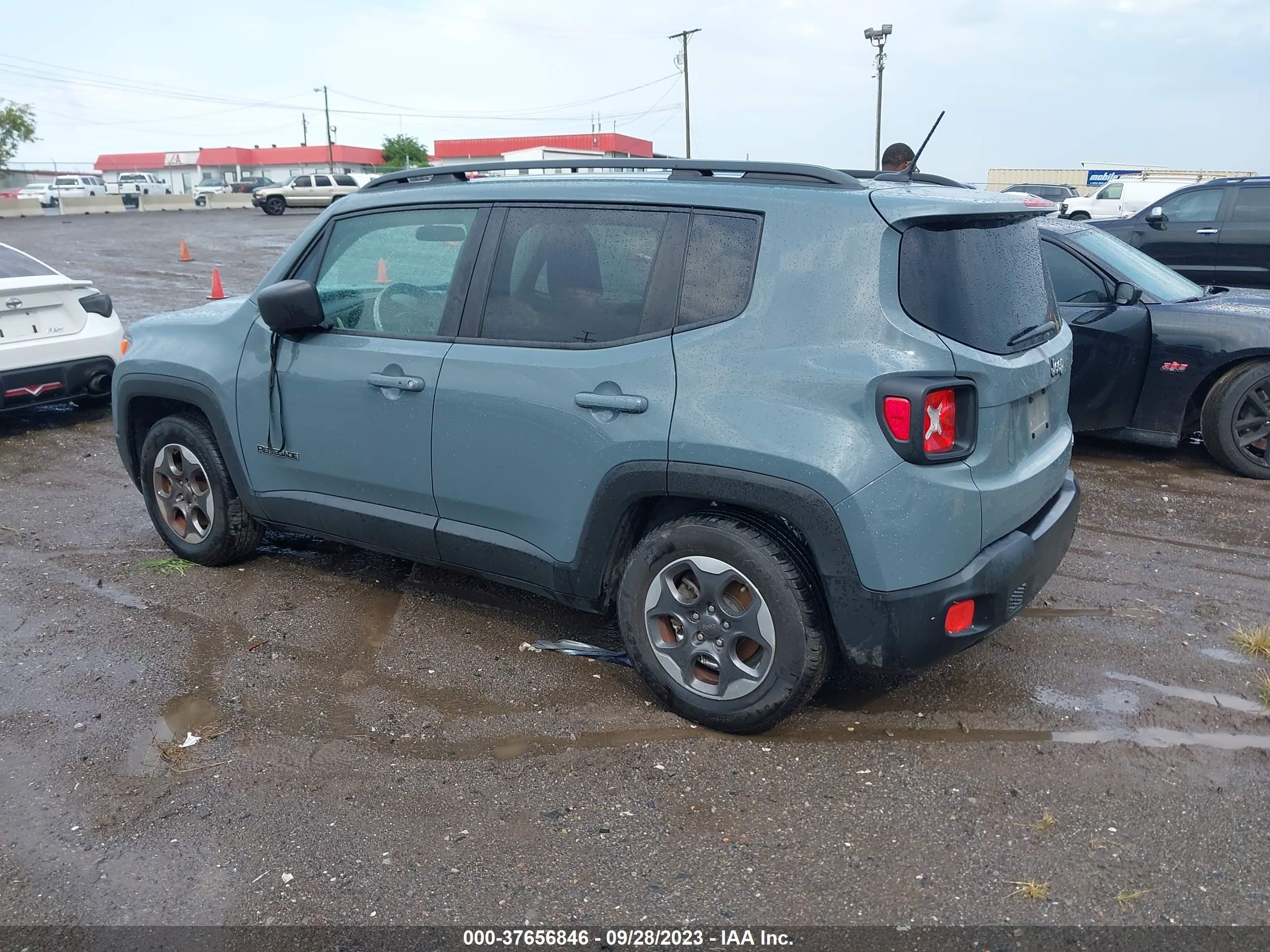 Photo 2 VIN: ZACCJAABXHPF34810 - JEEP RENEGADE 