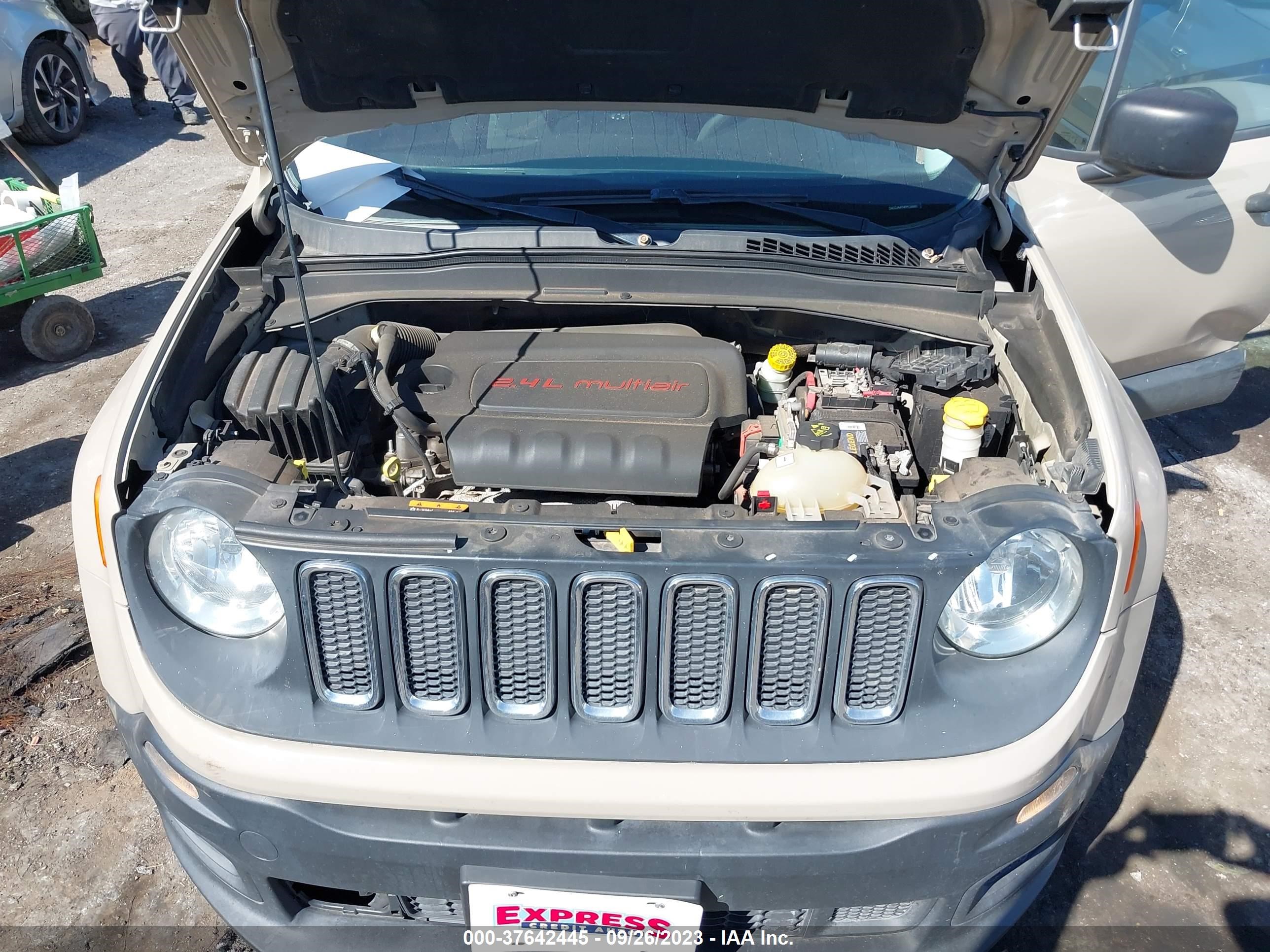 Photo 9 VIN: ZACCJAAT4FPC26960 - JEEP RENEGADE 