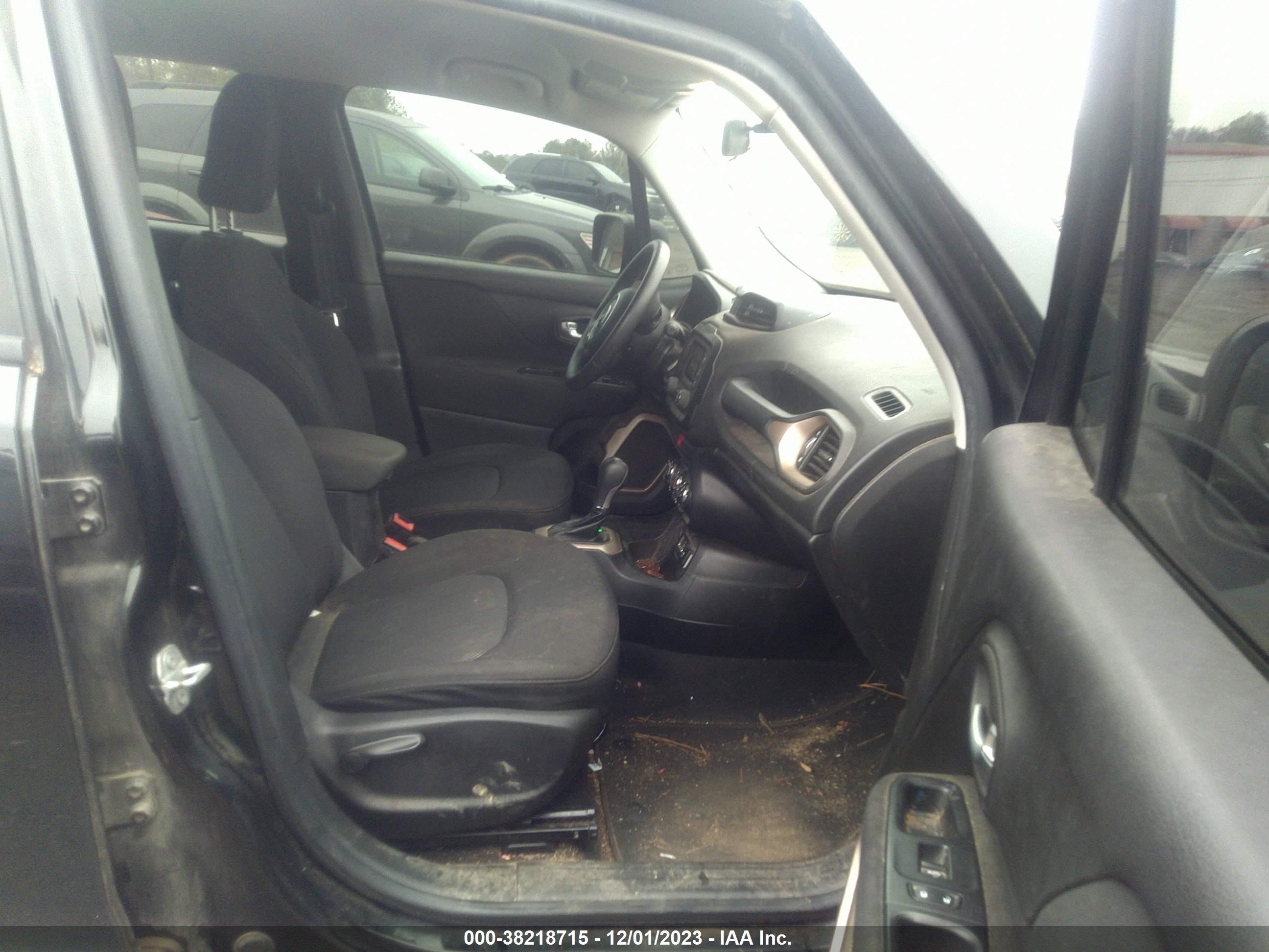 Photo 4 VIN: ZACCJAAT4GPE37951 - JEEP RENEGADE 