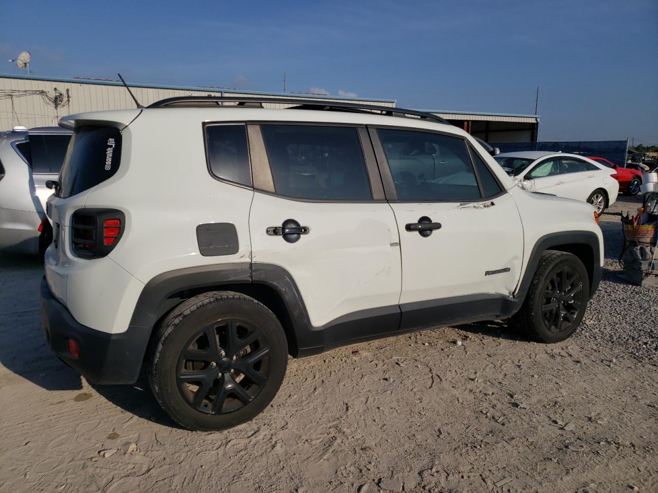 Photo 2 VIN: ZACCJABB0HPG01302 - JEEP RENEGADE 