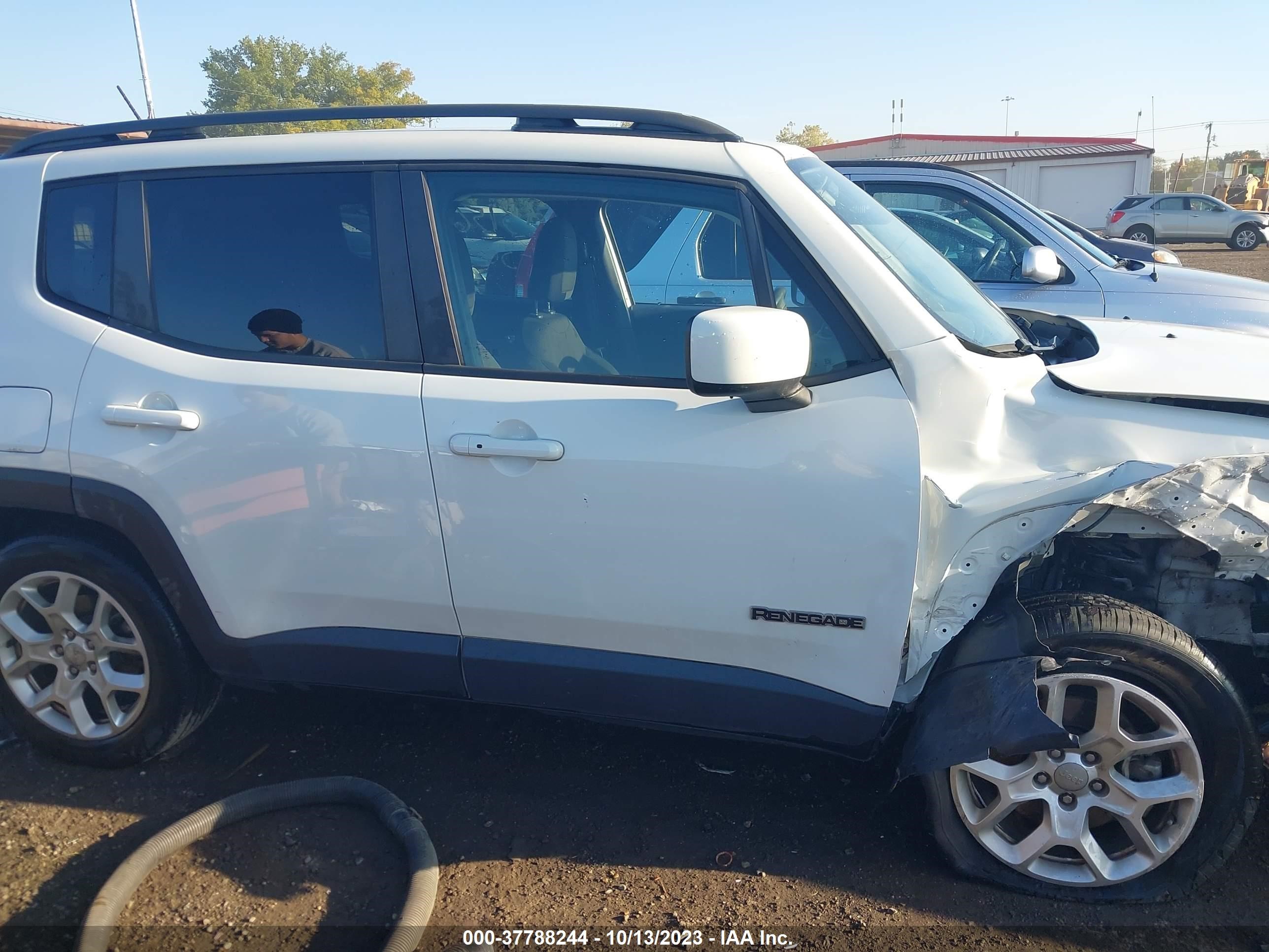 Photo 13 VIN: ZACCJABB4HPF78073 - JEEP RENEGADE 