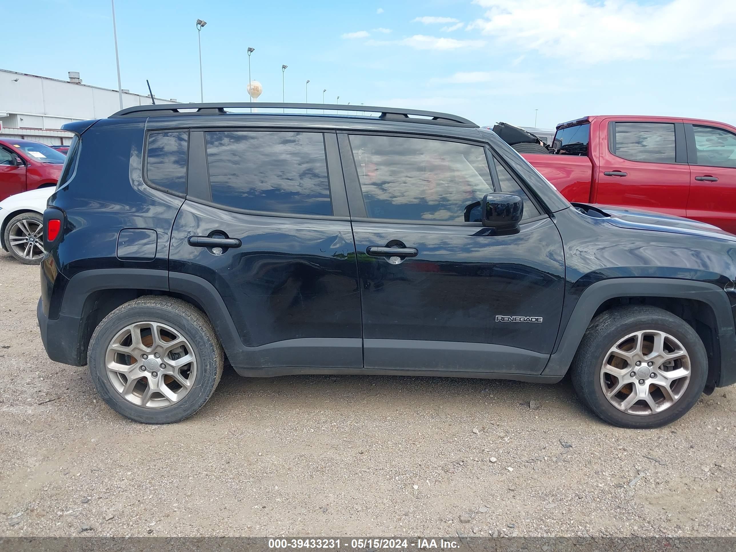 Photo 11 VIN: ZACCJABB4JPG96324 - JEEP RENEGADE 