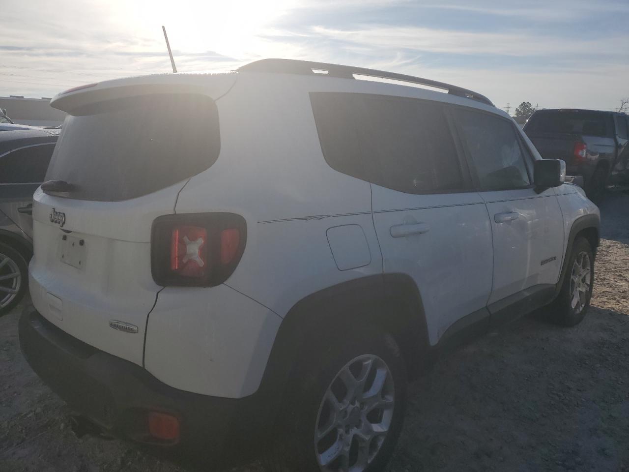 Photo 2 VIN: ZACCJABB4JPJ54203 - JEEP RENEGADE 