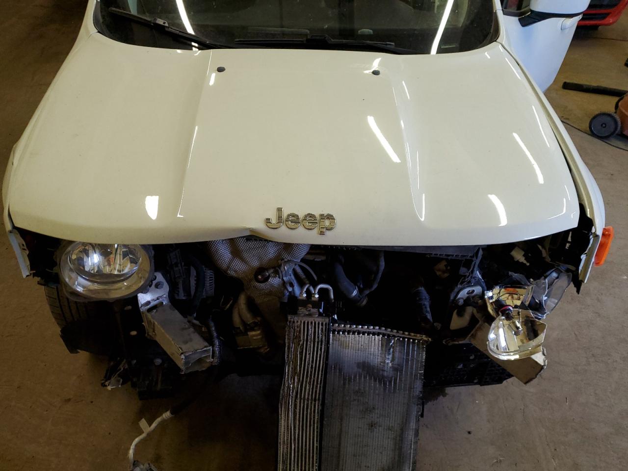 Photo 10 VIN: ZACCJABB9JPH22934 - JEEP RENEGADE 