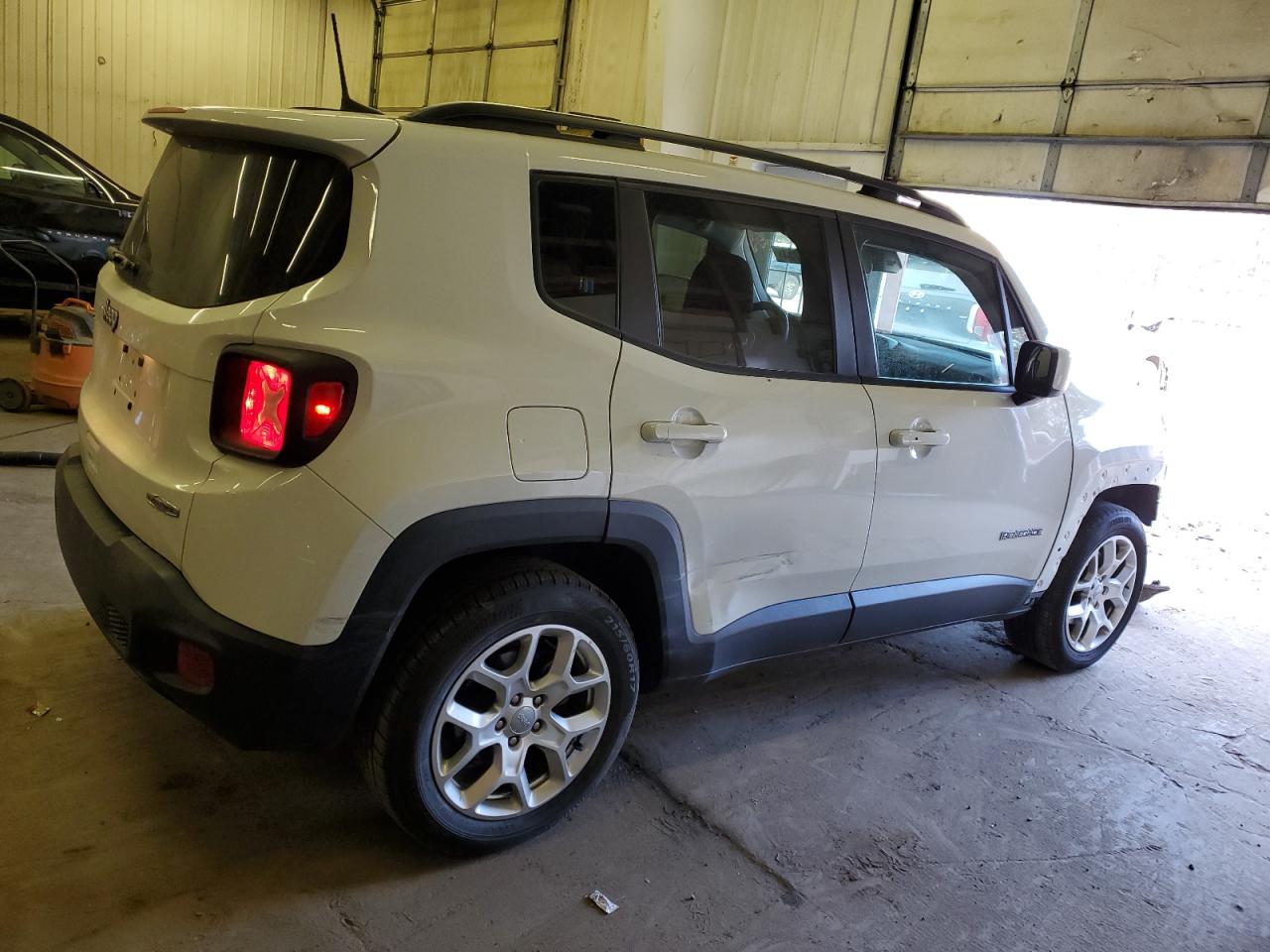 Photo 2 VIN: ZACCJABB9JPH22934 - JEEP RENEGADE 