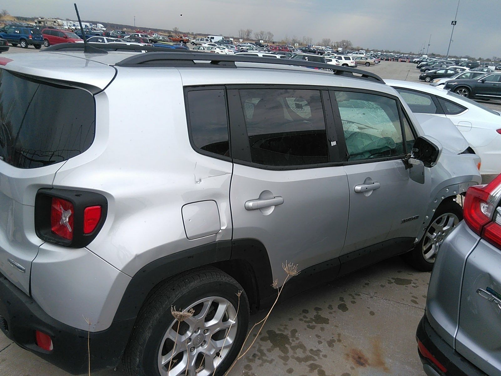 Photo 3 VIN: ZACCJABBXJPH48460 - JEEP RENEGADE FWD 4C 