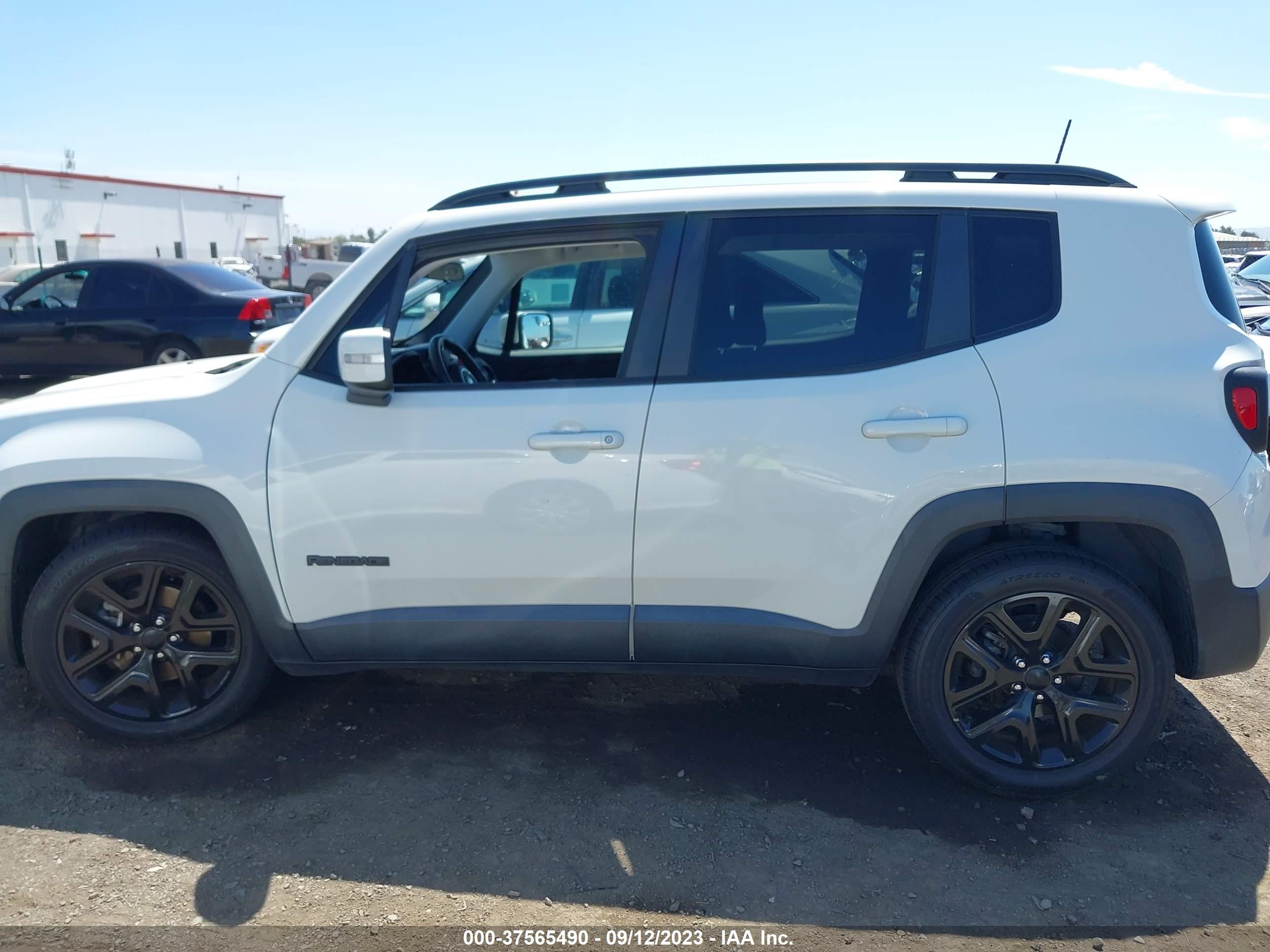 Photo 13 VIN: ZACCJABBXJPJ20556 - JEEP RENEGADE 