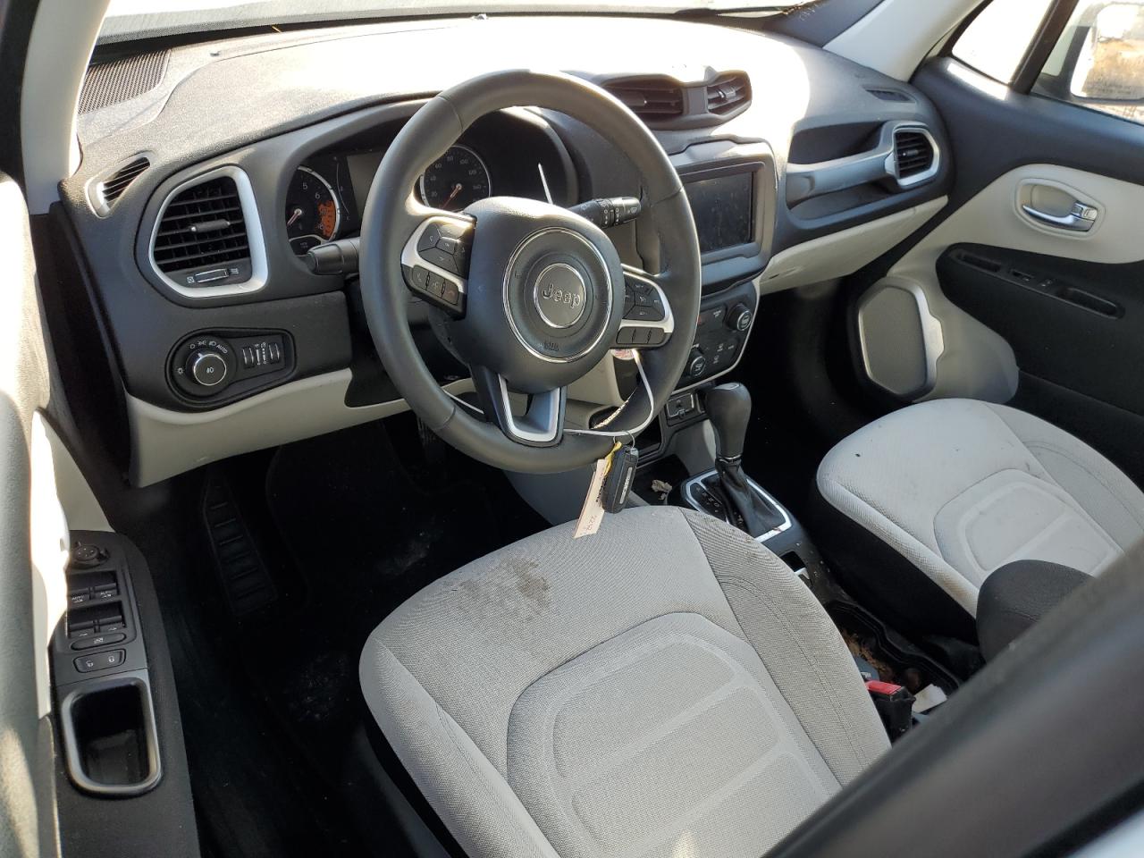 Photo 16 VIN: ZACCJABBXJPJ65691 - JEEP RENEGADE 