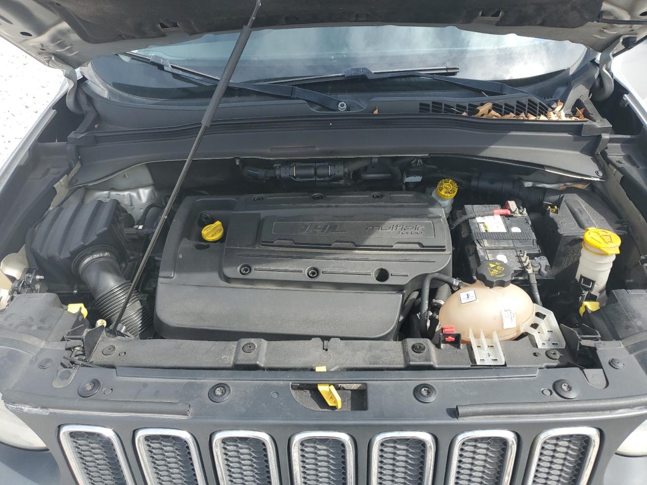 Photo 11 VIN: ZACCJABH0FPB79727 - JEEP RENEGADE 