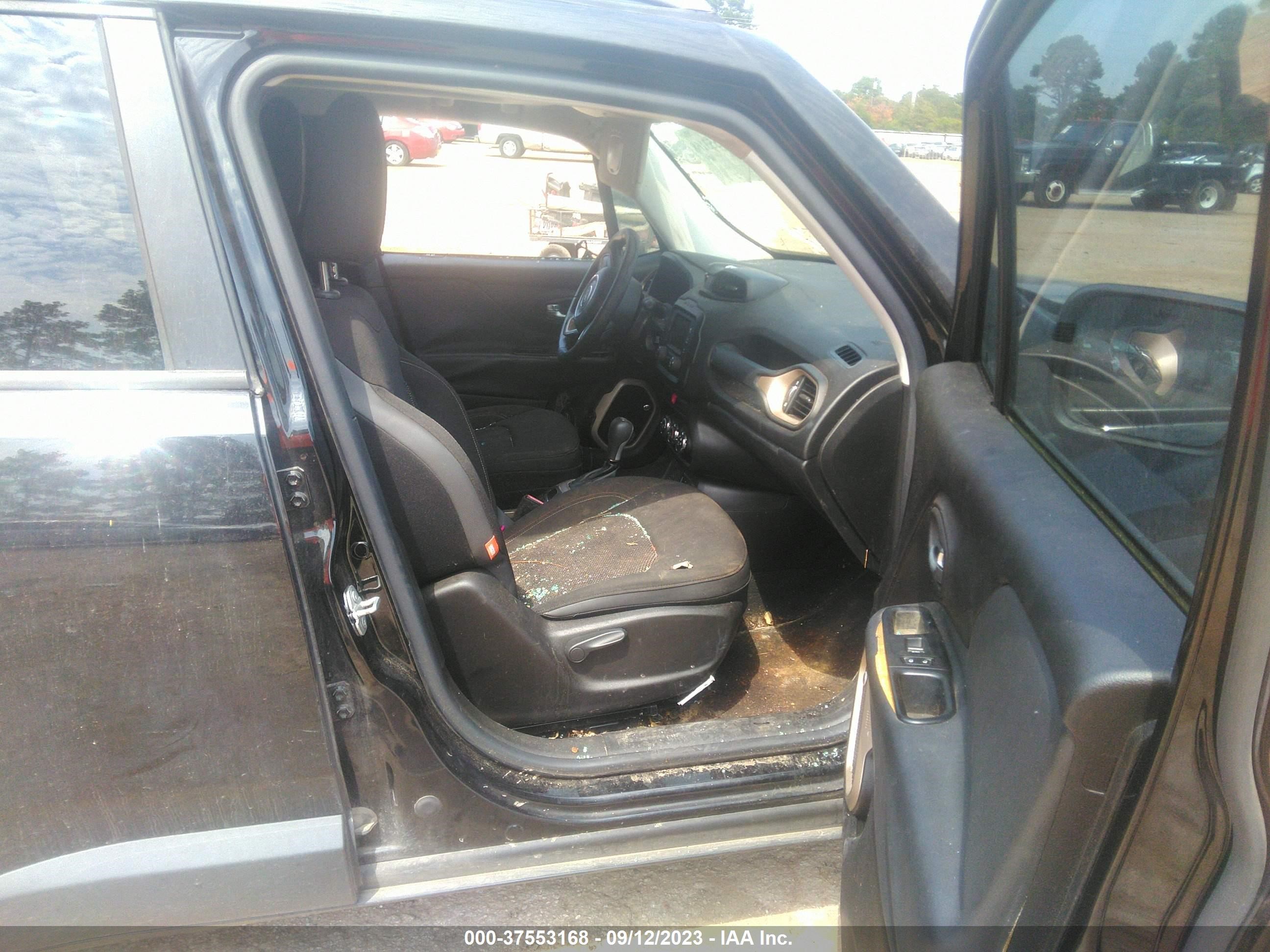 Photo 12 VIN: ZACCJABT0GPC61639 - JEEP RENEGADE 