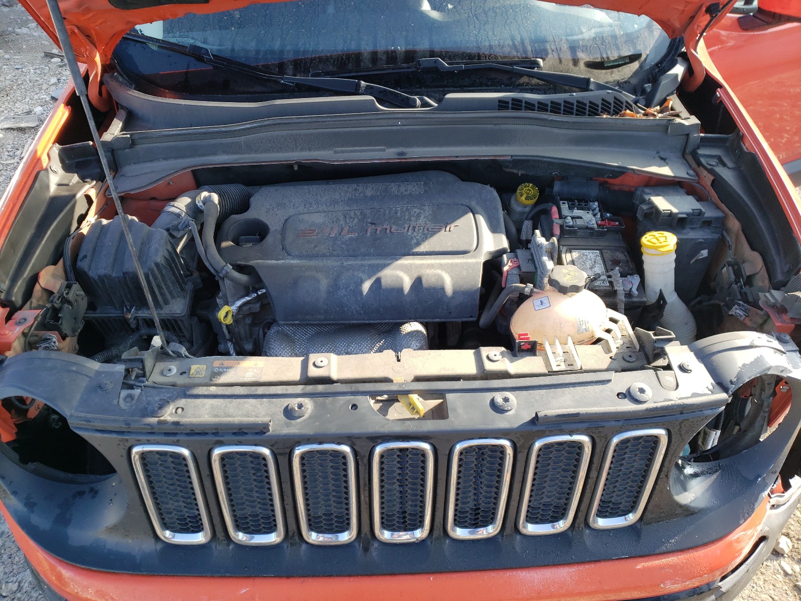 Photo 6 VIN: ZACCJABT1GPC46566 - JEEP RENEGADE L 