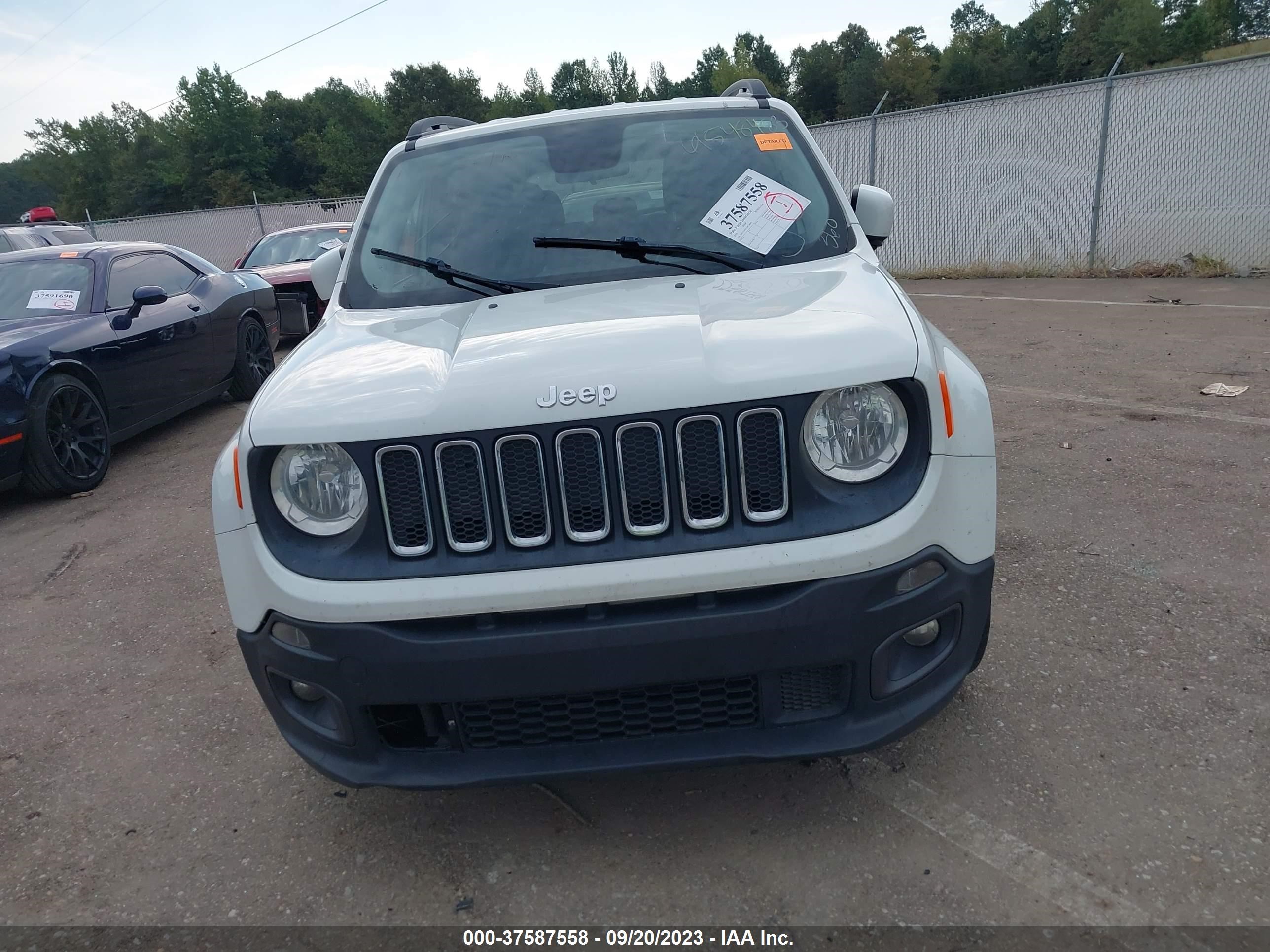 Photo 11 VIN: ZACCJABT1GPC48849 - JEEP RENEGADE 