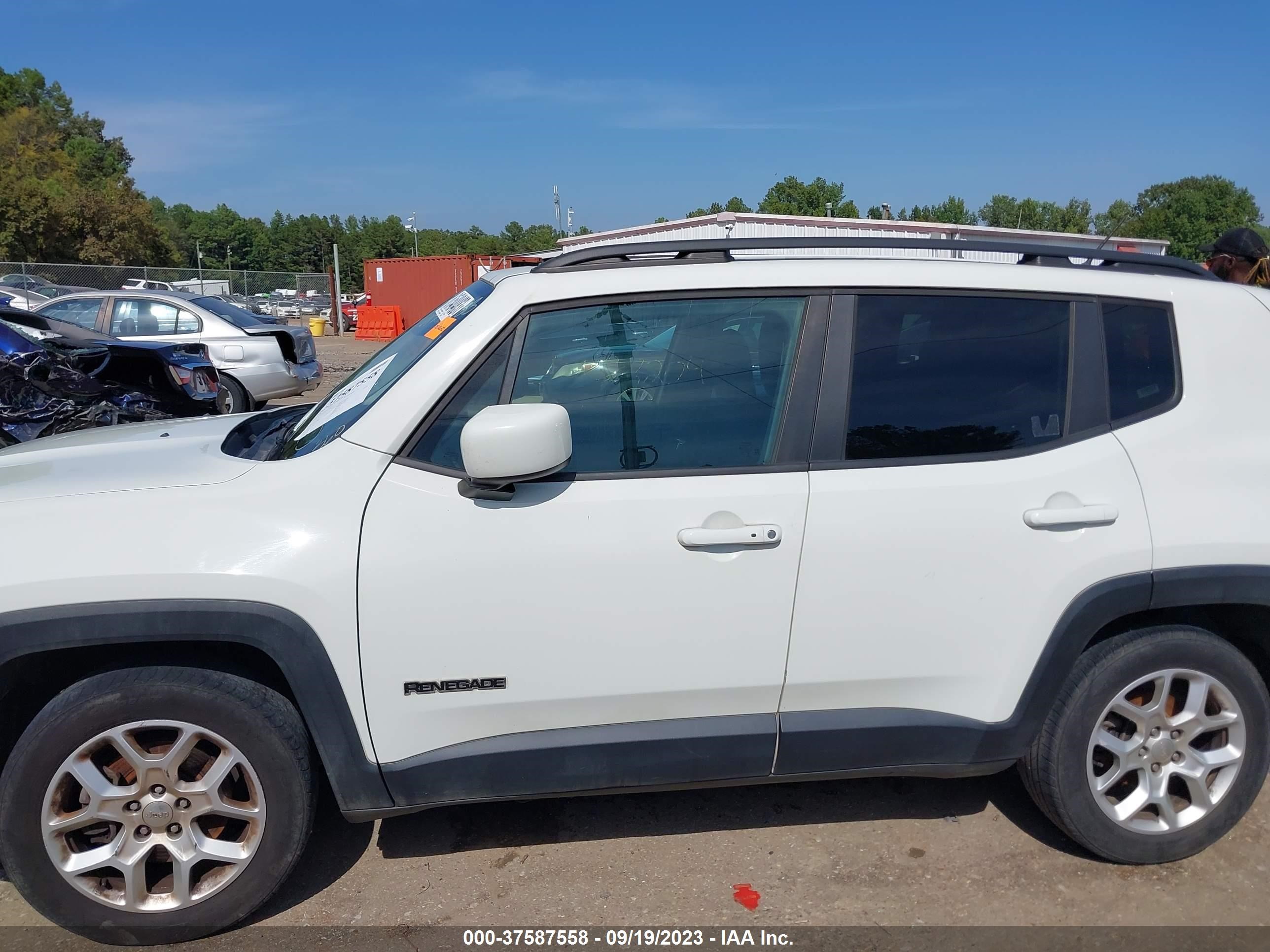 Photo 13 VIN: ZACCJABT1GPC48849 - JEEP RENEGADE 