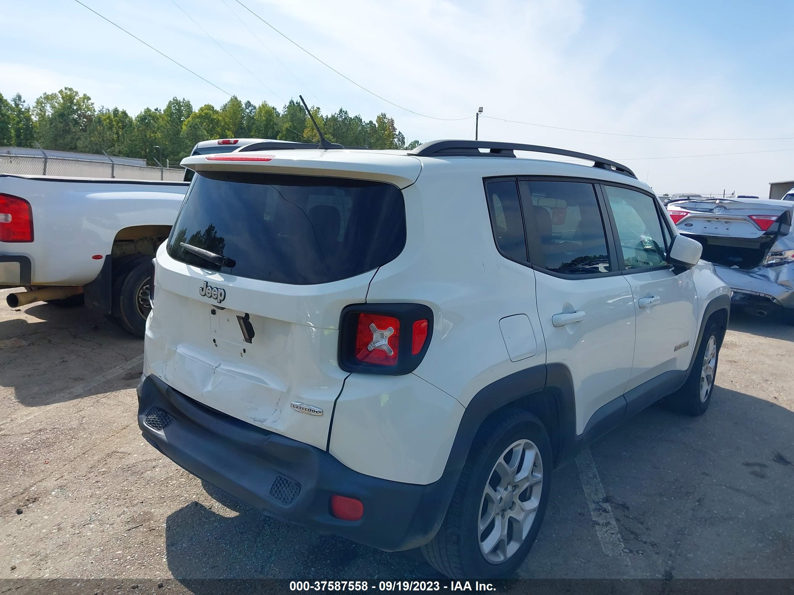 Photo 3 VIN: ZACCJABT1GPC48849 - JEEP RENEGADE 