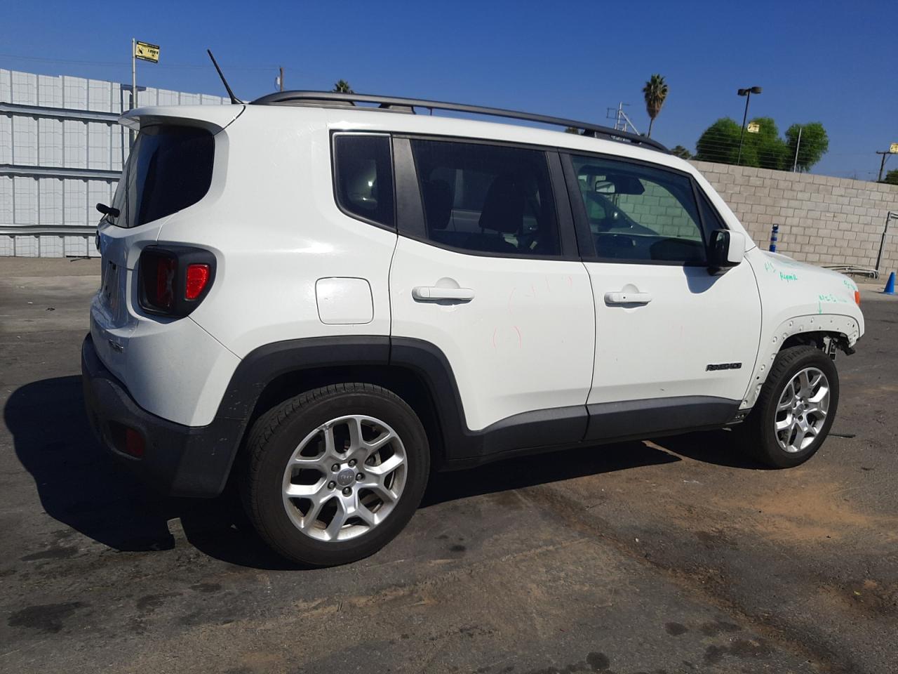 Photo 2 VIN: ZACCJABT2GPD23963 - JEEP RENEGADE 