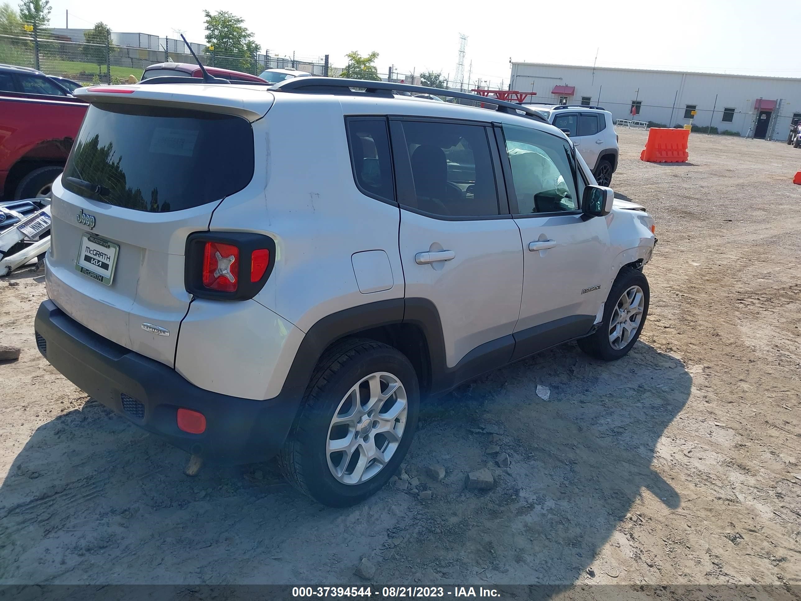 Photo 3 VIN: ZACCJABT3FPB93030 - JEEP RENEGADE 