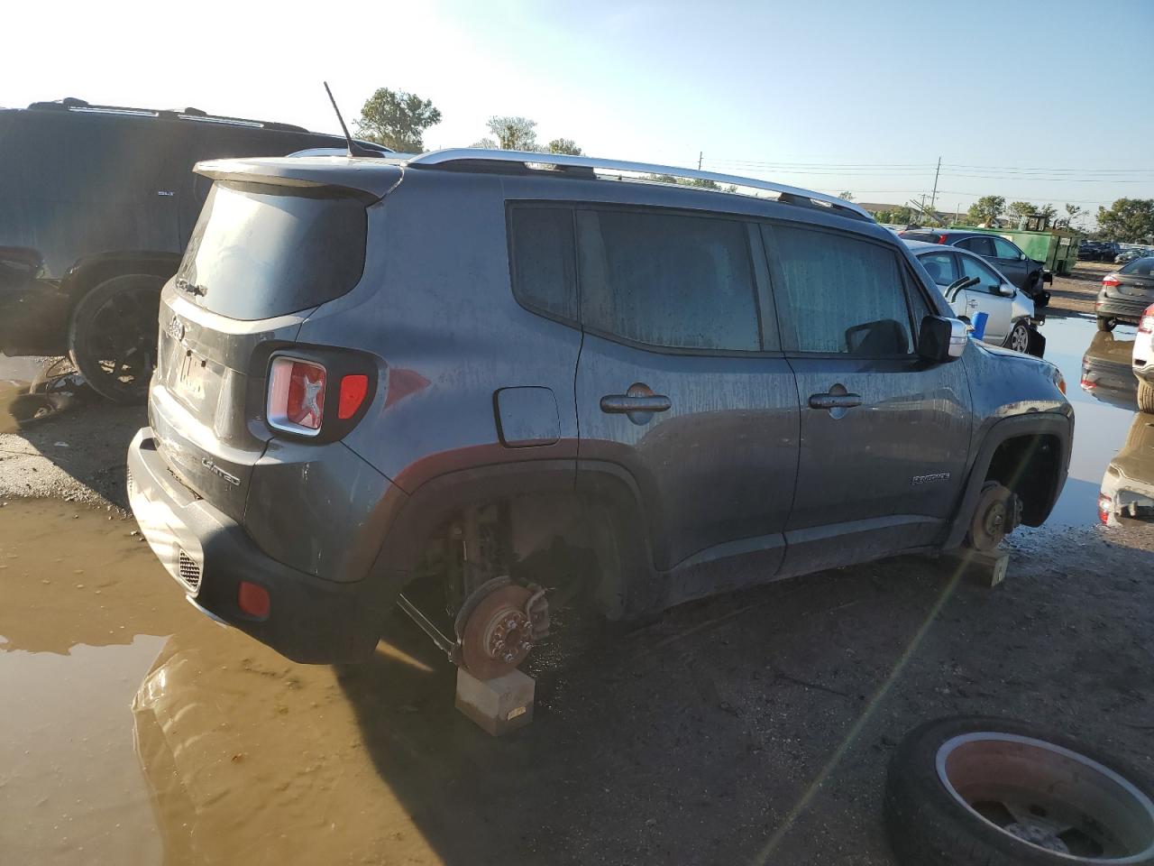 Photo 2 VIN: ZACCJADB0HPE46537 - JEEP RENEGADE 