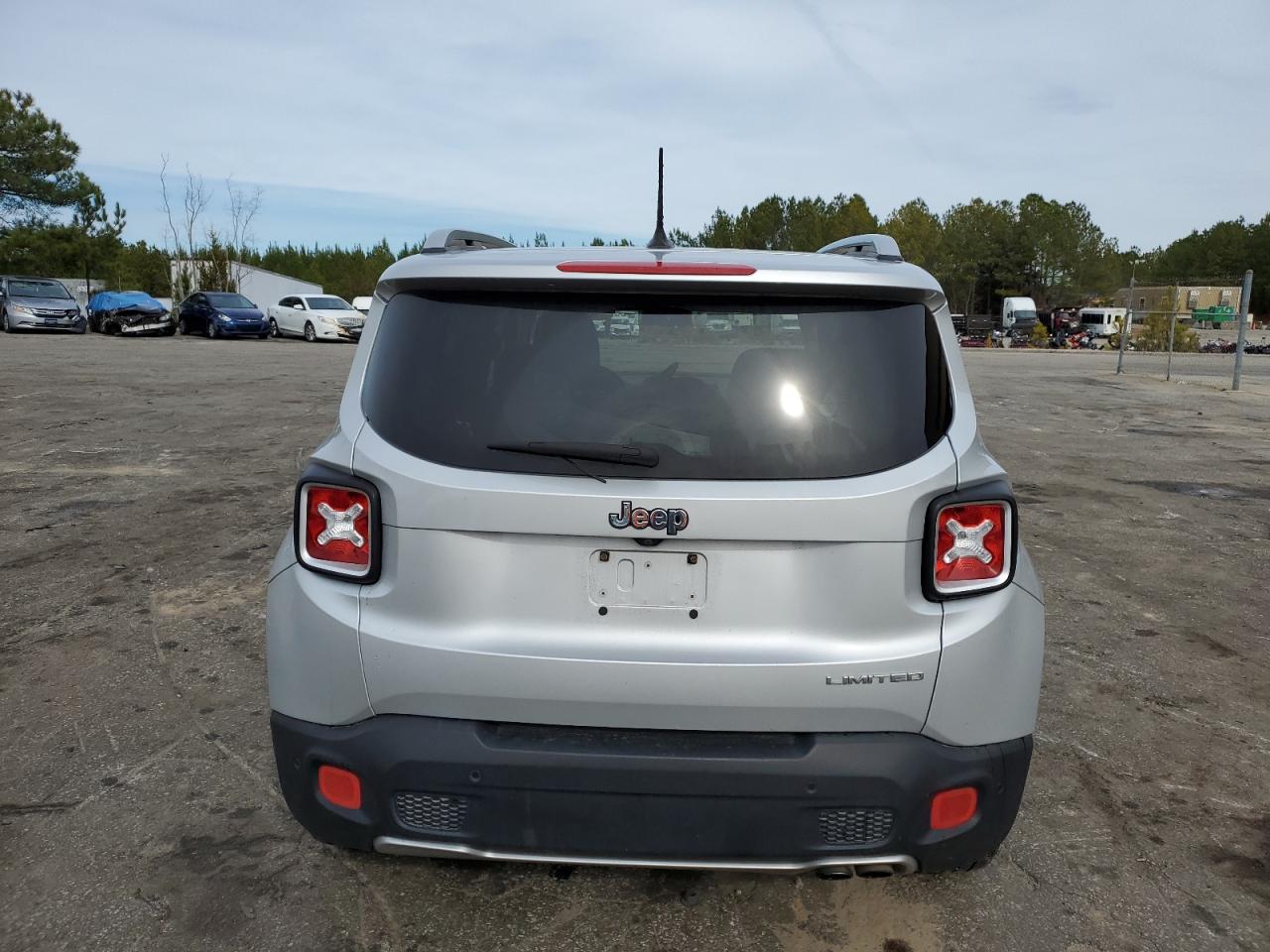 Photo 5 VIN: ZACCJADT8GPC76225 - JEEP RENEGADE 