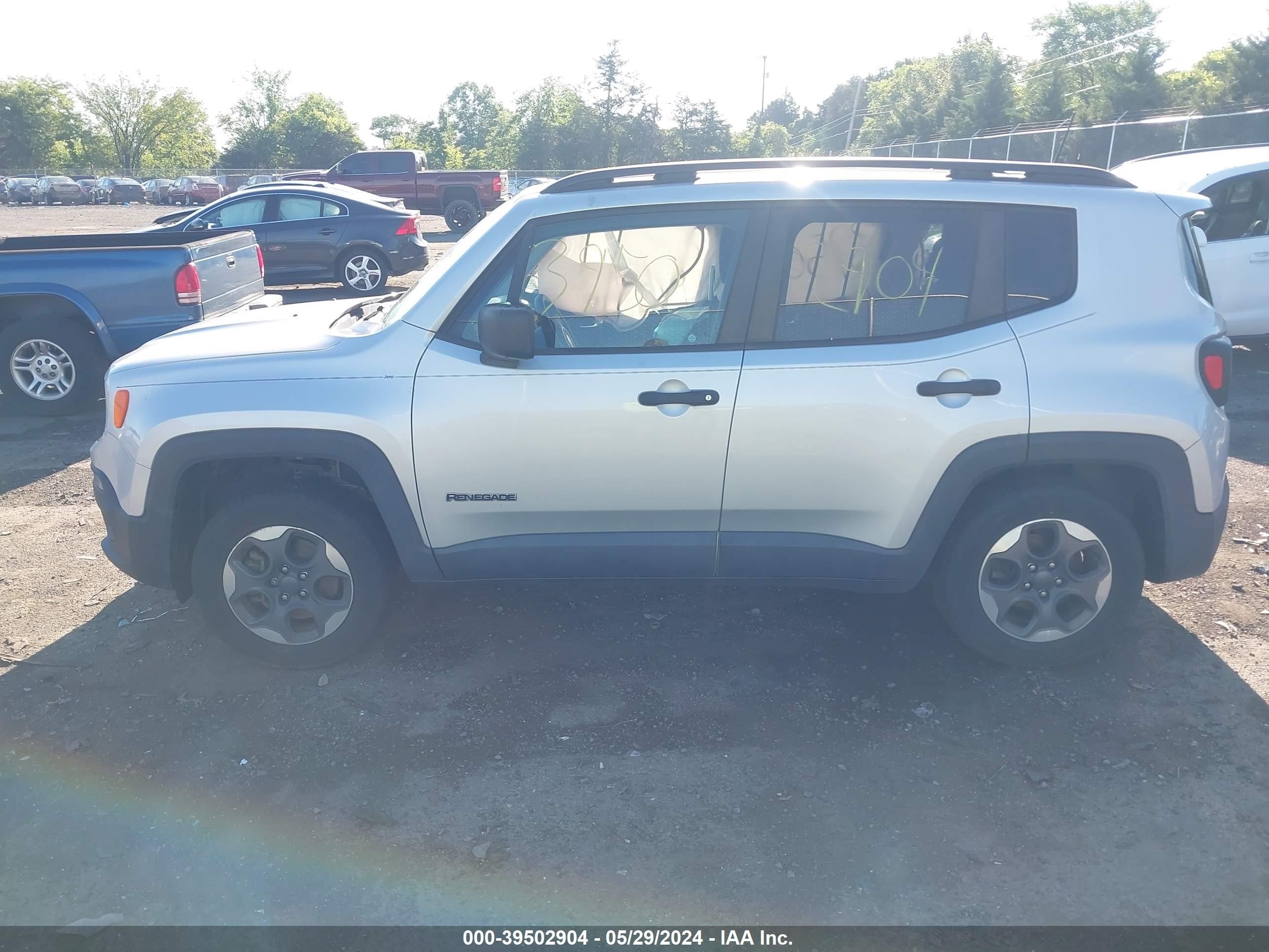 Photo 13 VIN: ZACCJBAB1JPH06492 - JEEP RENEGADE 