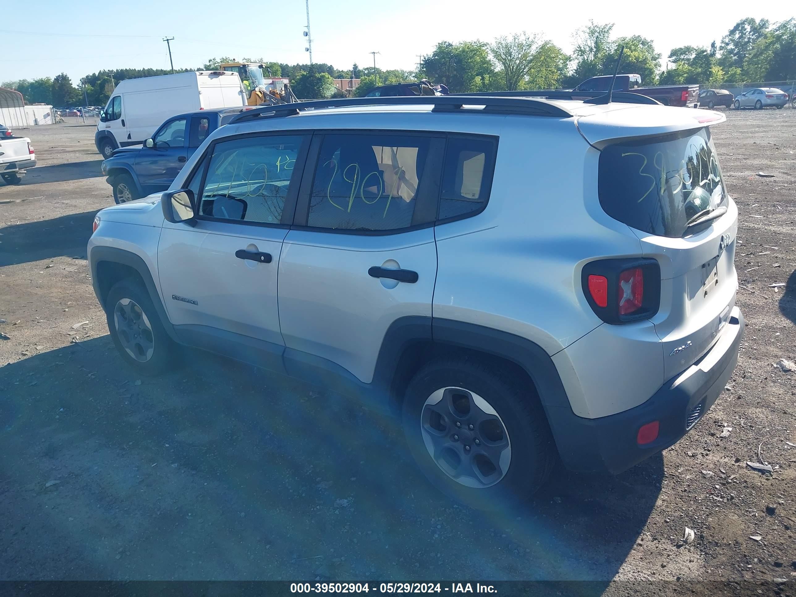 Photo 2 VIN: ZACCJBAB1JPH06492 - JEEP RENEGADE 