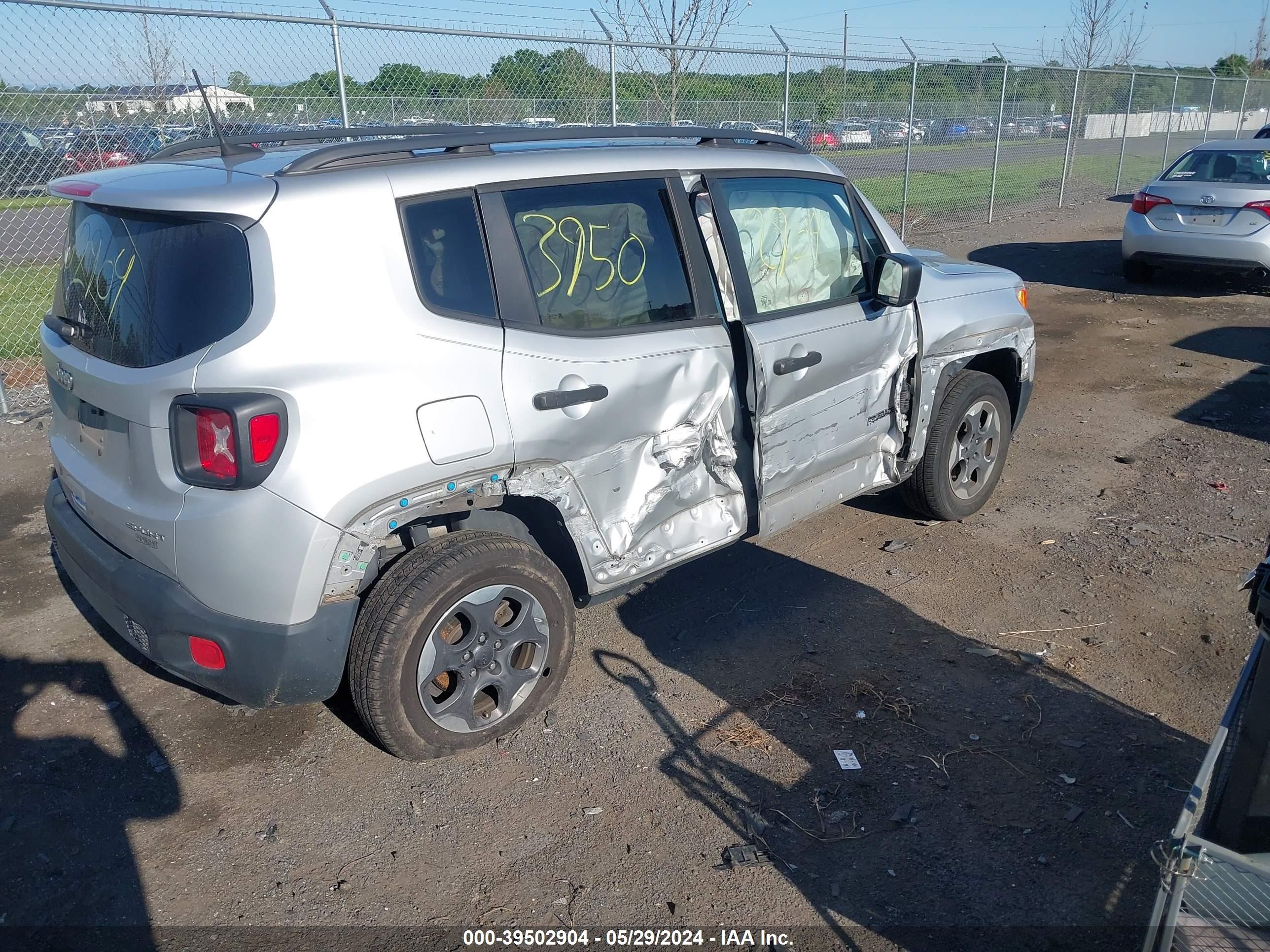 Photo 3 VIN: ZACCJBAB1JPH06492 - JEEP RENEGADE 