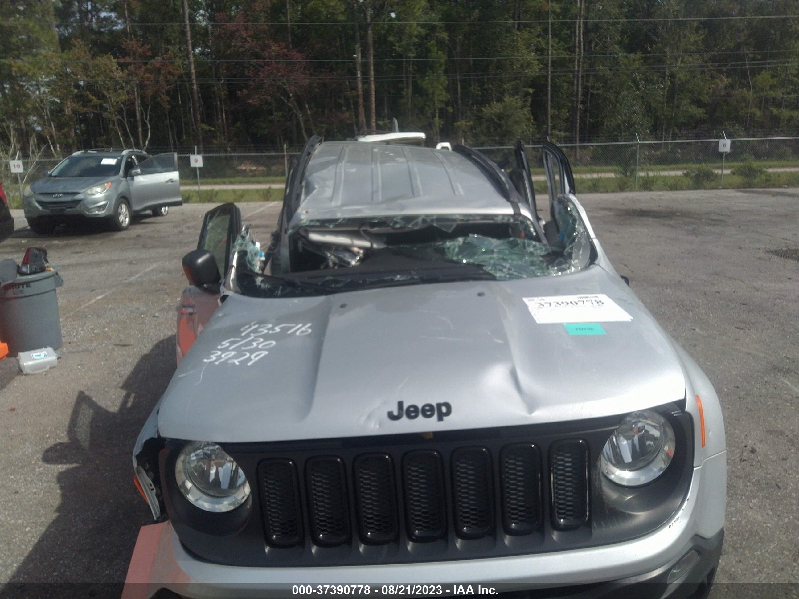 Photo 5 VIN: ZACCJBAB2JPH63929 - JEEP RENEGADE 