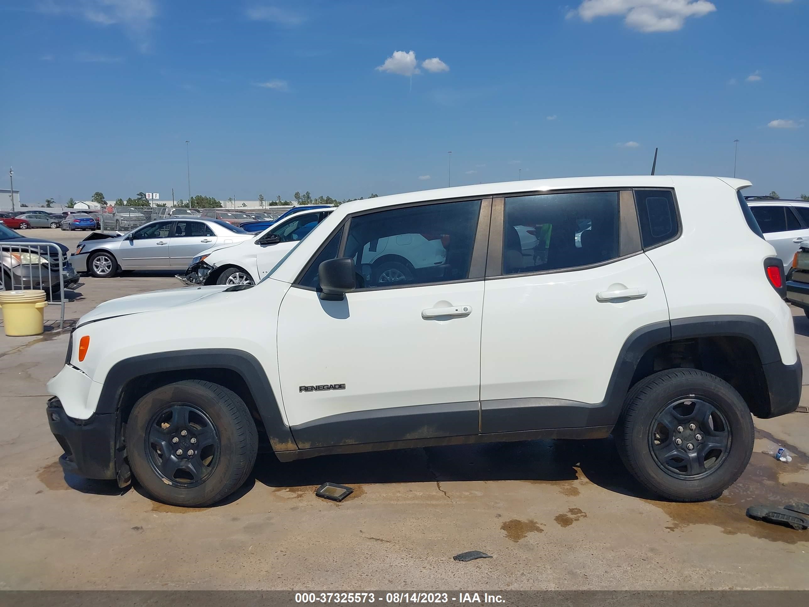 Photo 13 VIN: ZACCJBAB3JPH45374 - JEEP RENEGADE 