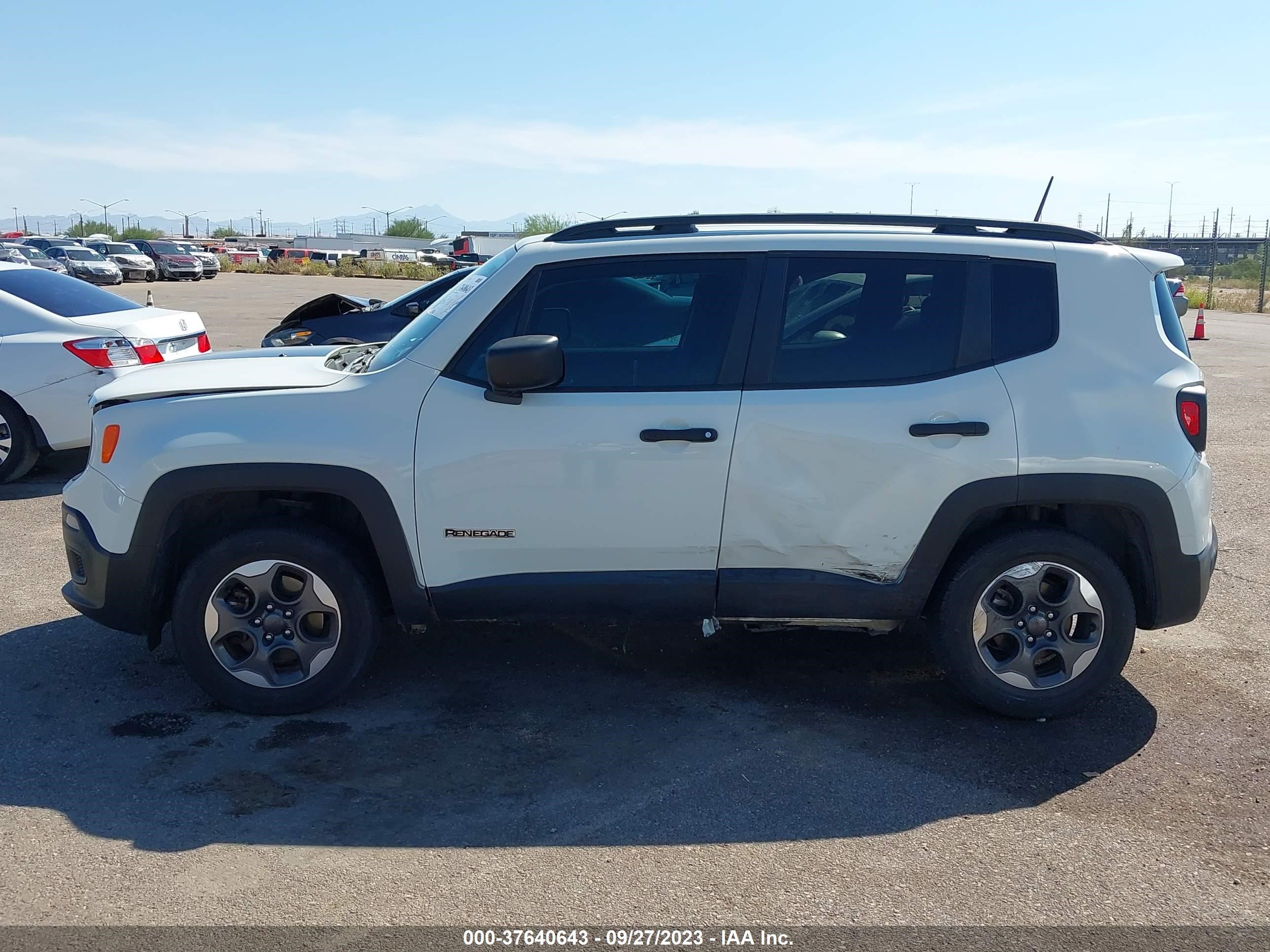 Photo 13 VIN: ZACCJBAB6JPH28116 - JEEP RENEGADE 