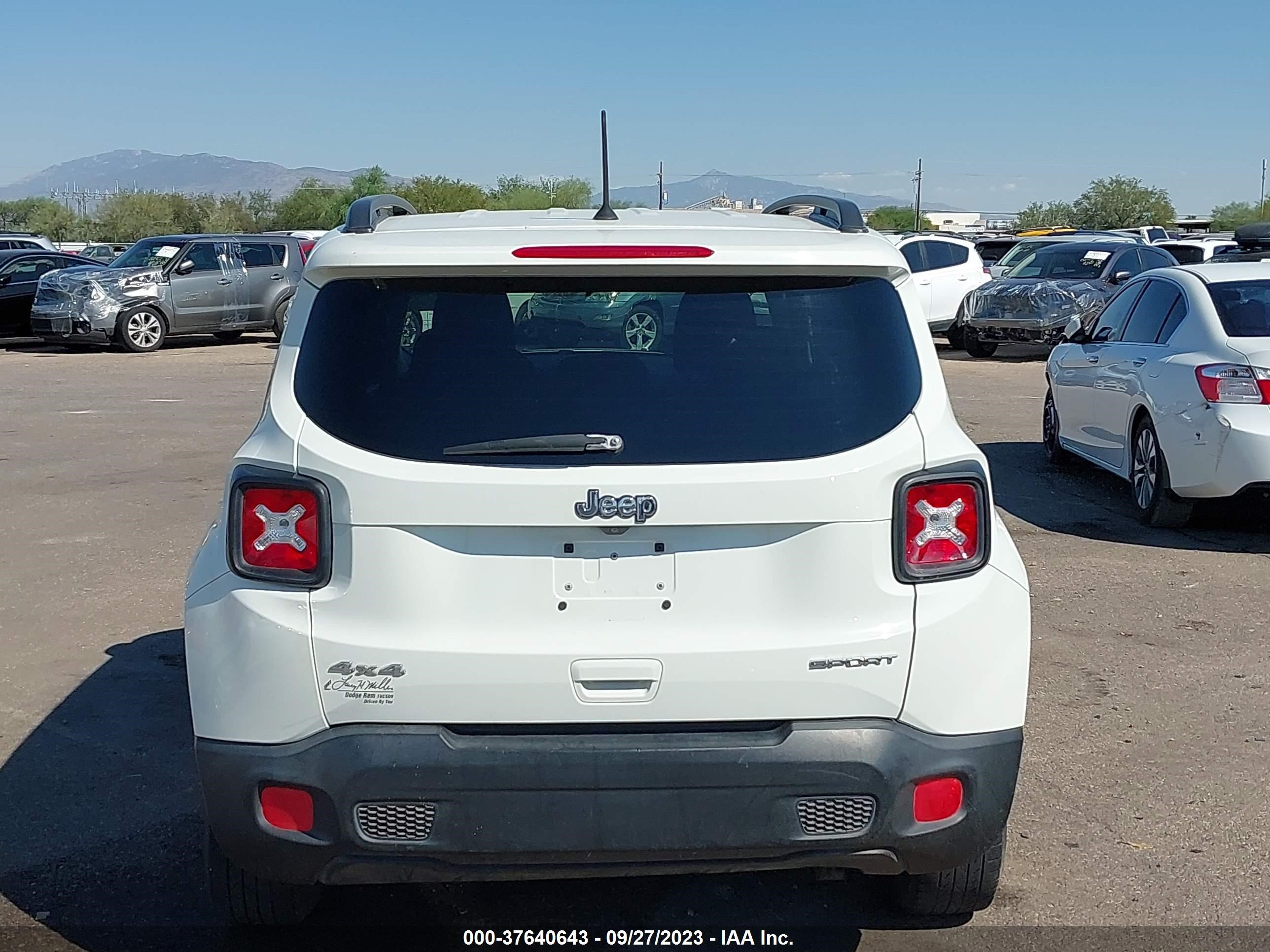 Photo 15 VIN: ZACCJBAB6JPH28116 - JEEP RENEGADE 