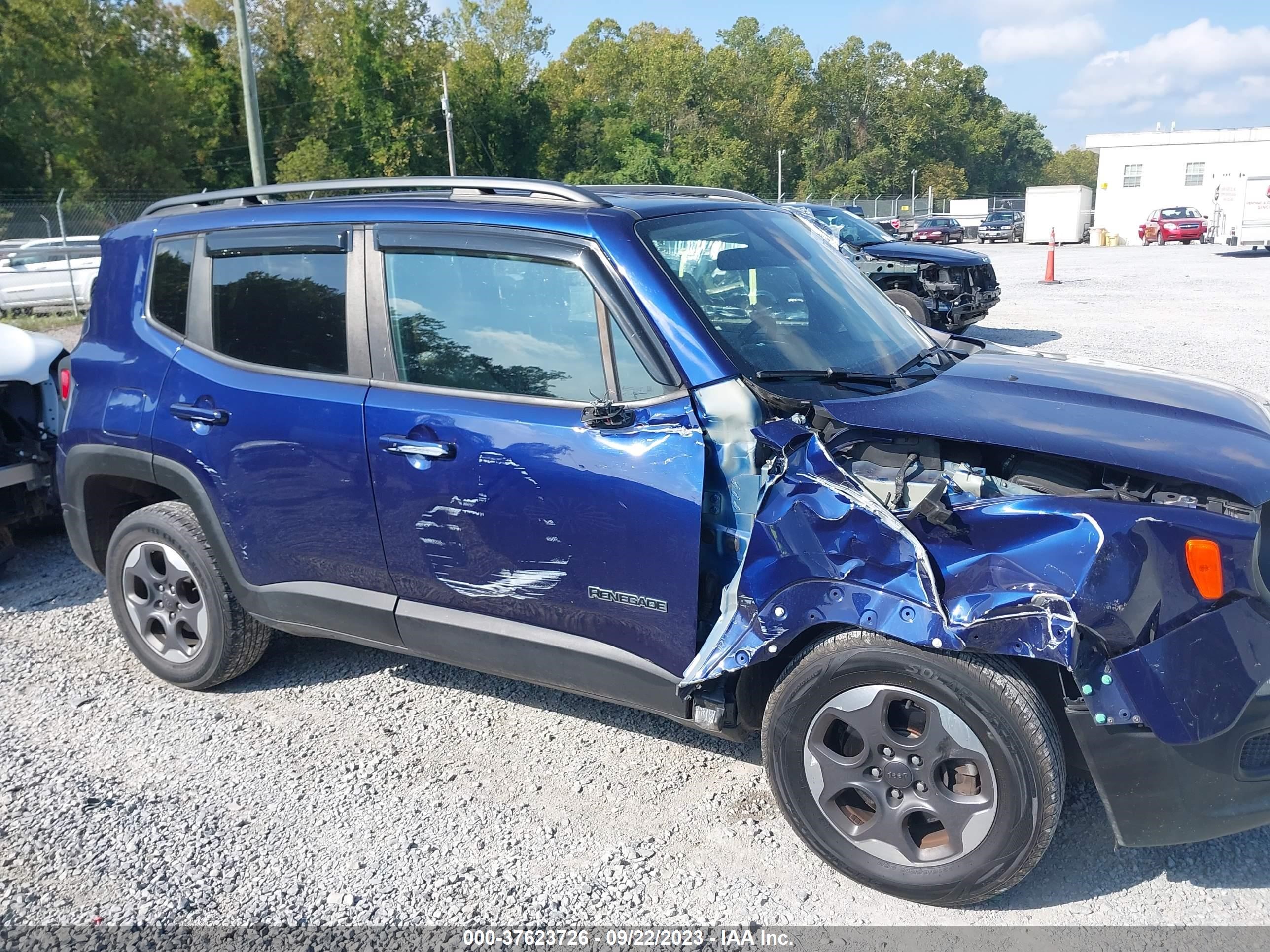 Photo 12 VIN: ZACCJBAB8JPH46424 - JEEP RENEGADE 