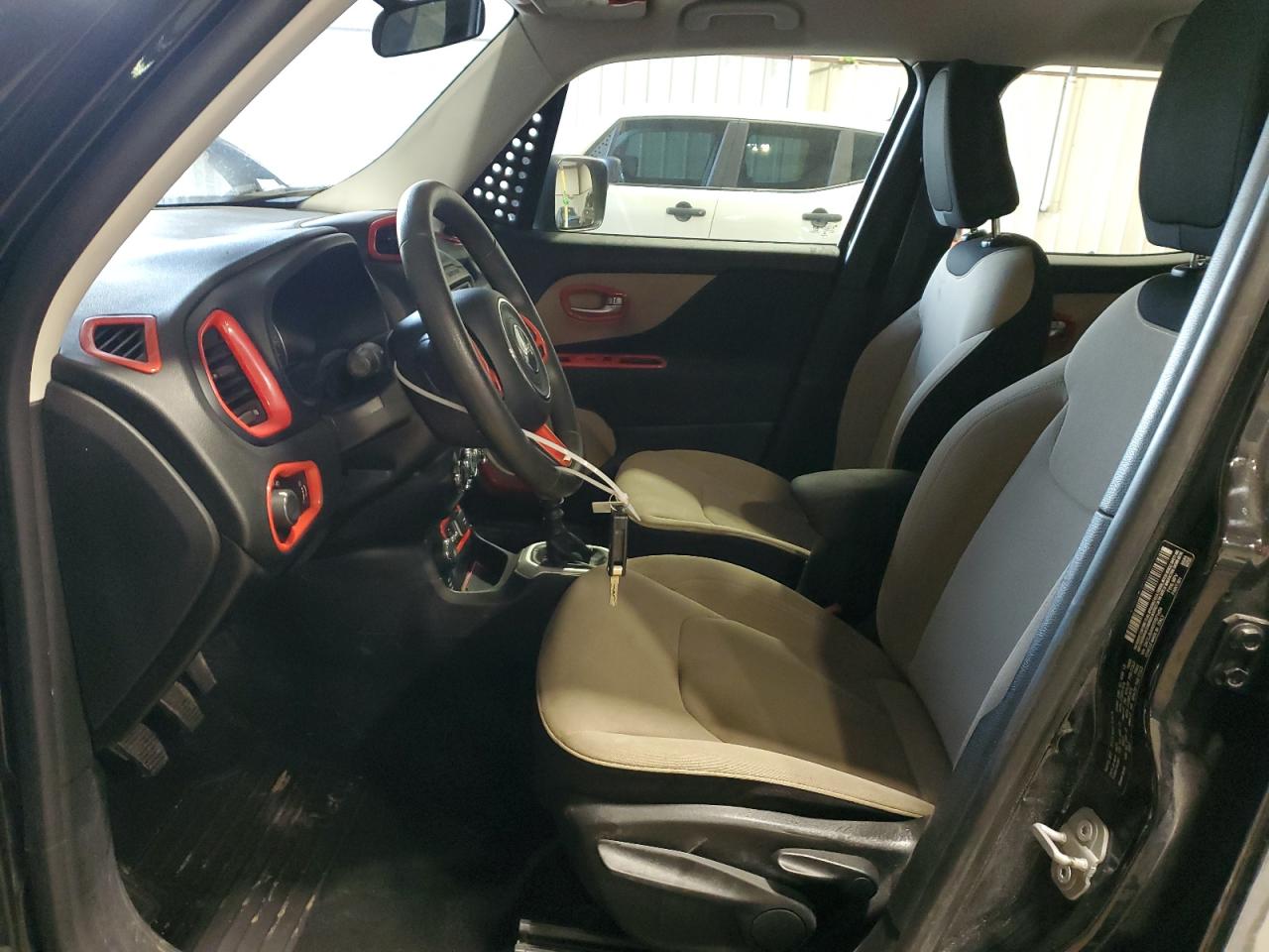 Photo 6 VIN: ZACCJBAH0FPB71454 - JEEP RENEGADE 