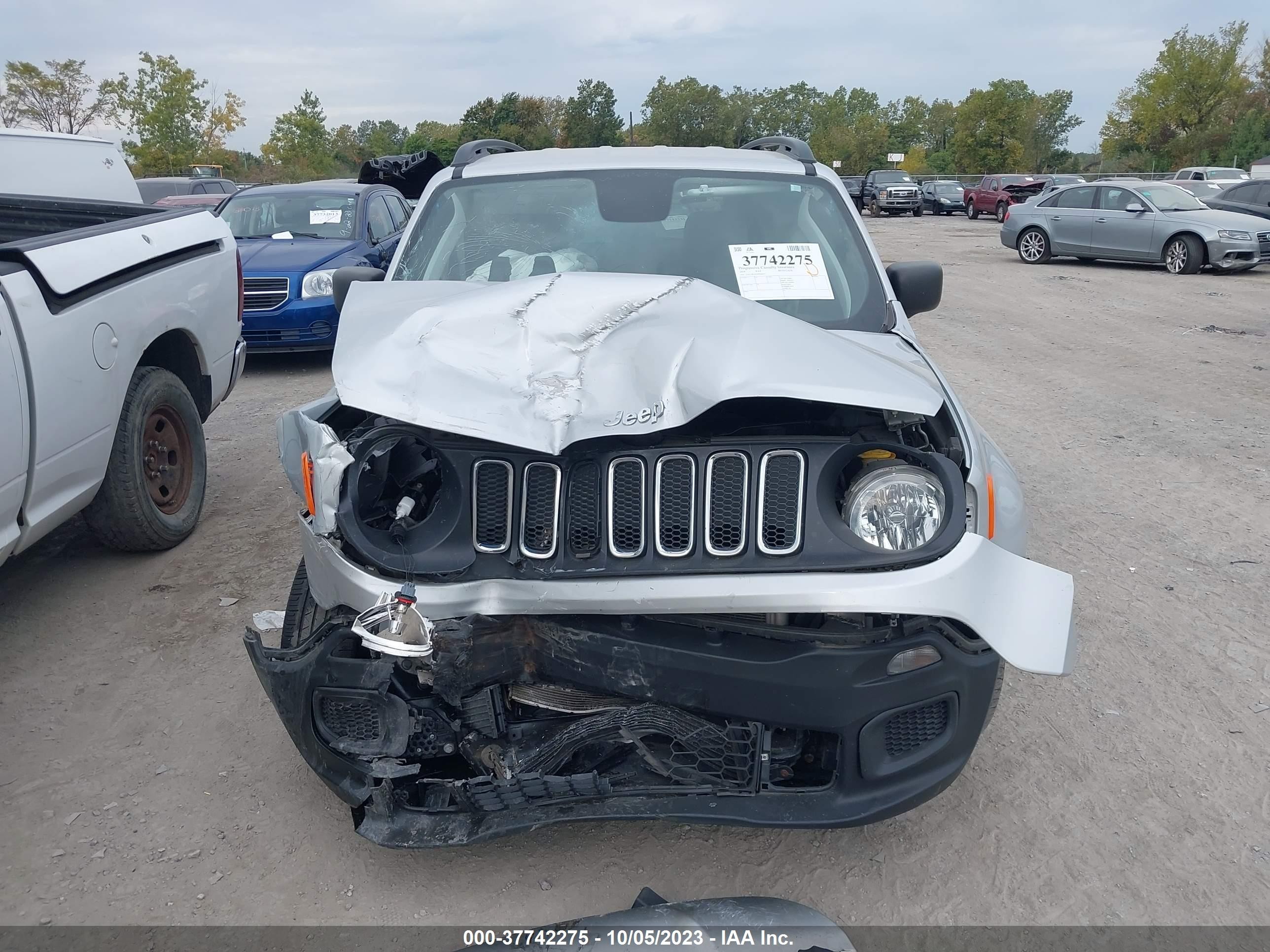 Photo 11 VIN: ZACCJBAH4JPH40611 - JEEP RENEGADE 