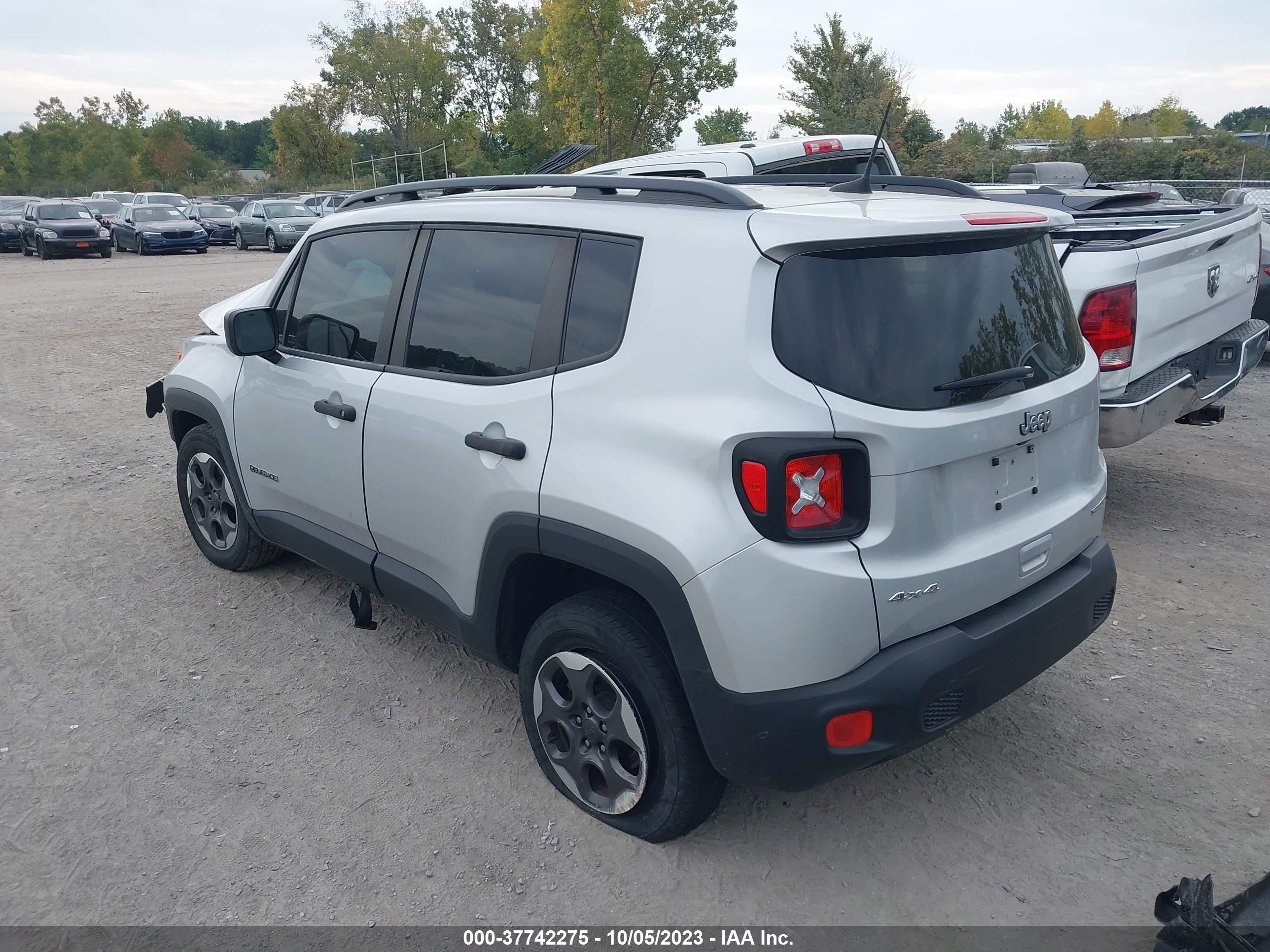 Photo 2 VIN: ZACCJBAH4JPH40611 - JEEP RENEGADE 