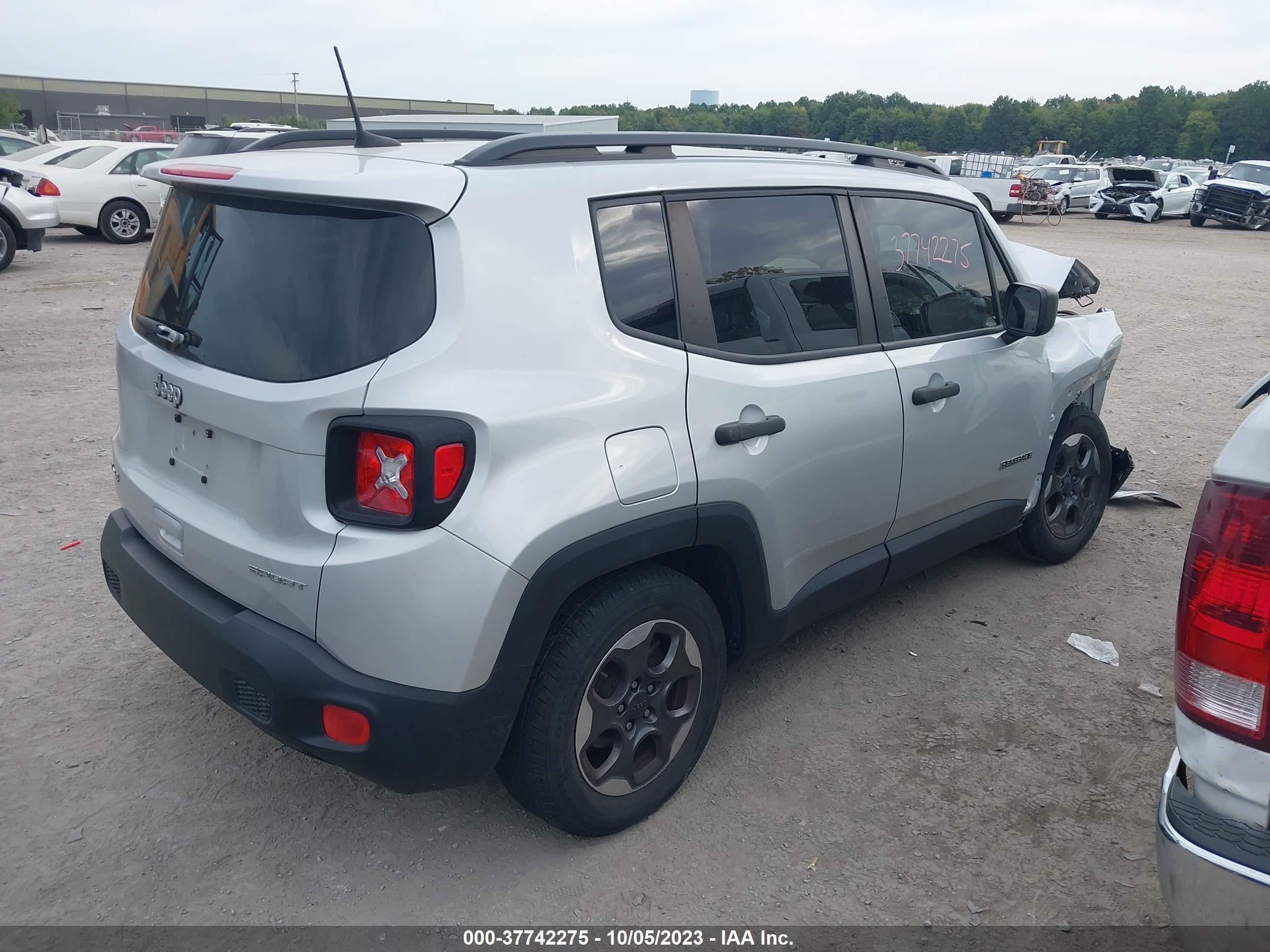 Photo 3 VIN: ZACCJBAH4JPH40611 - JEEP RENEGADE 