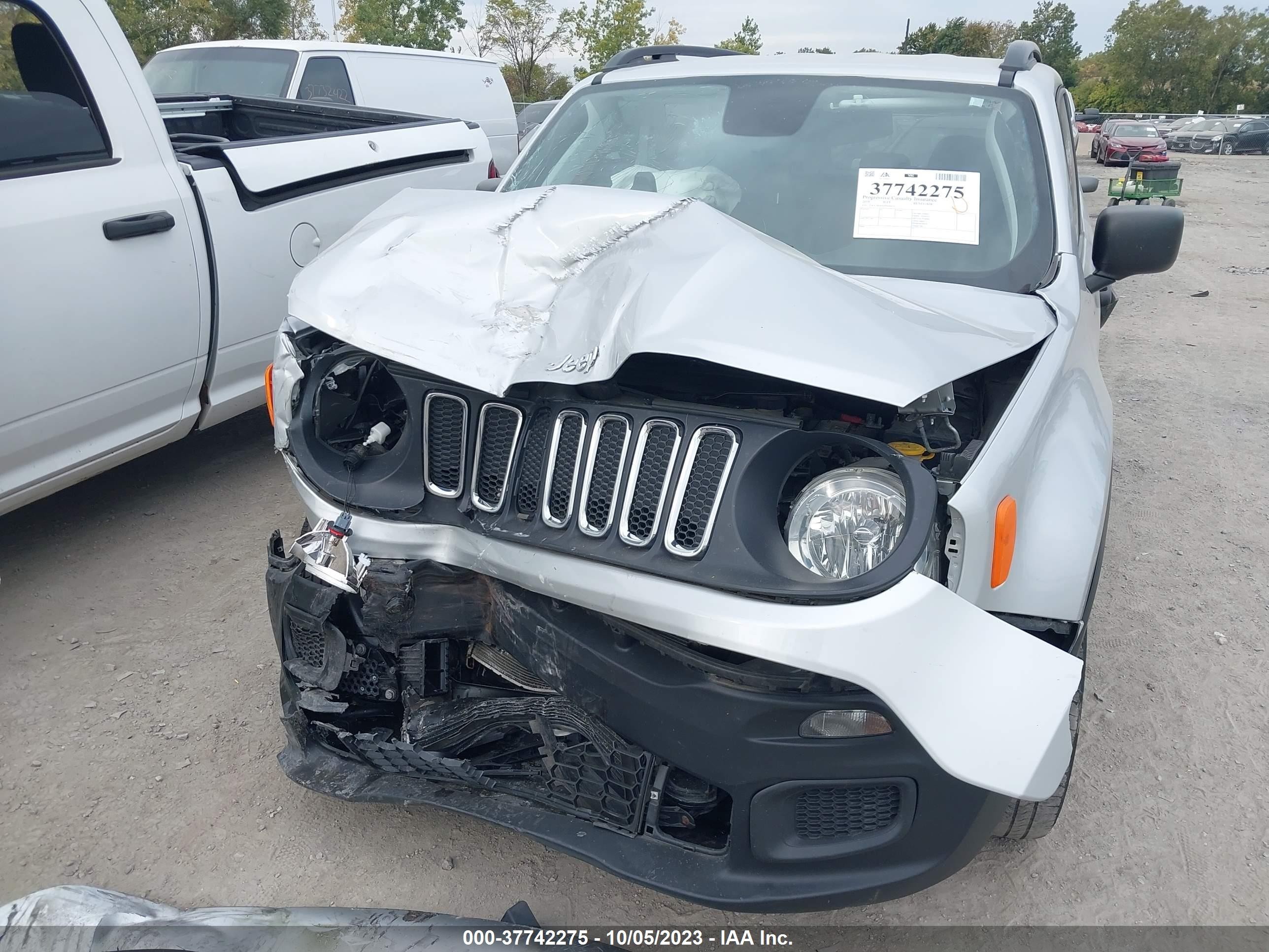 Photo 5 VIN: ZACCJBAH4JPH40611 - JEEP RENEGADE 