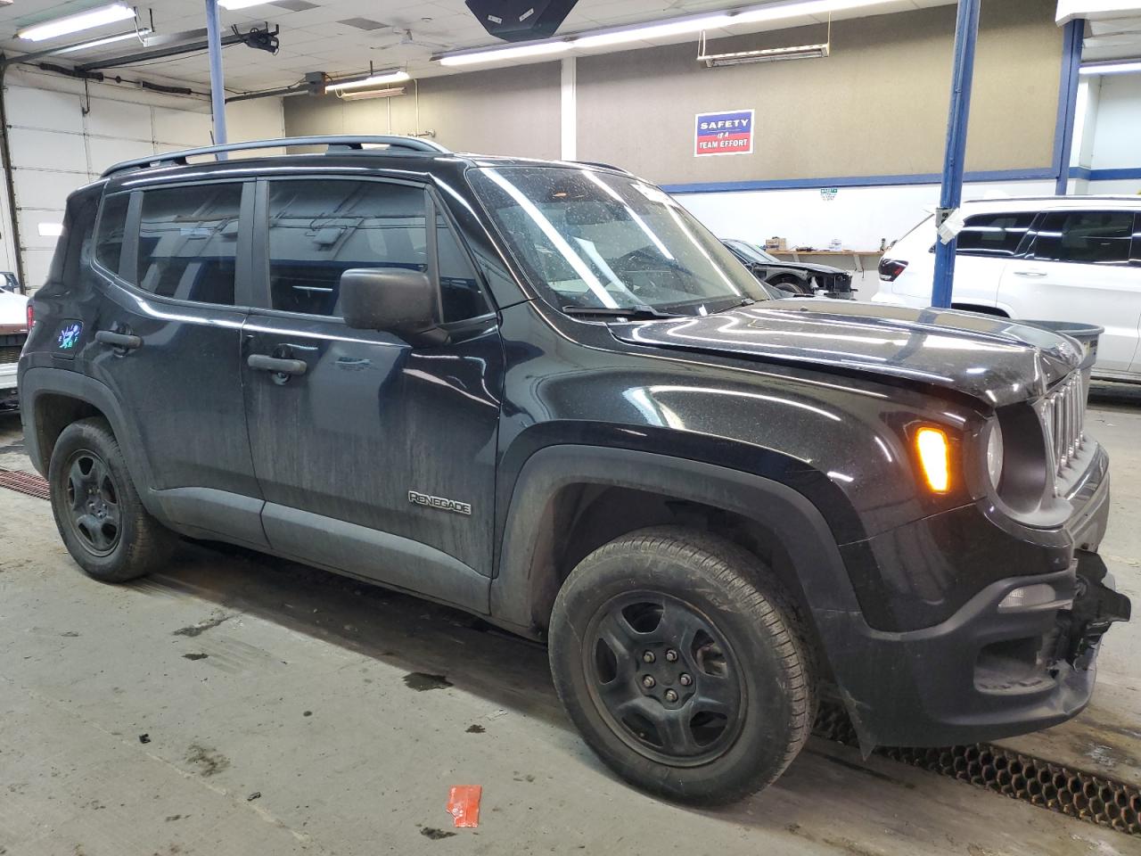 Photo 3 VIN: ZACCJBAH8JPH53779 - JEEP RENEGADE 