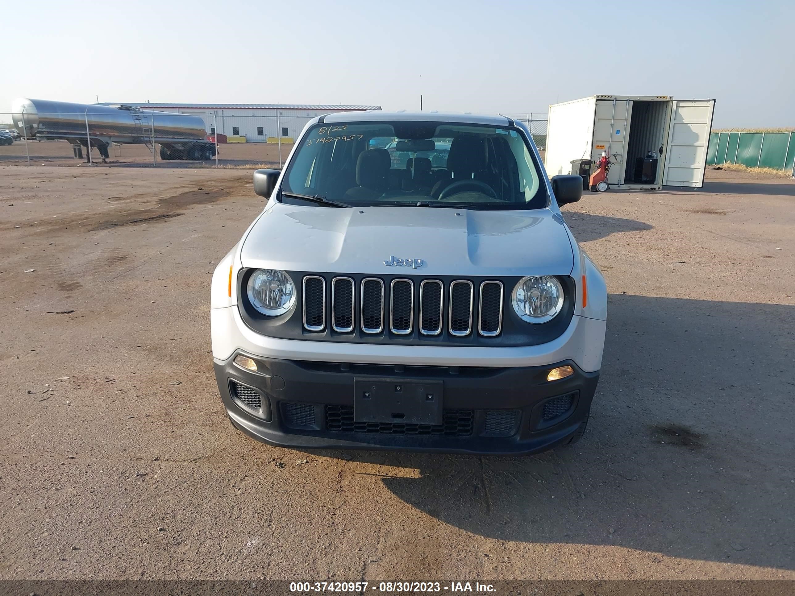 Photo 11 VIN: ZACCJBAT1GPD29762 - JEEP RENEGADE 