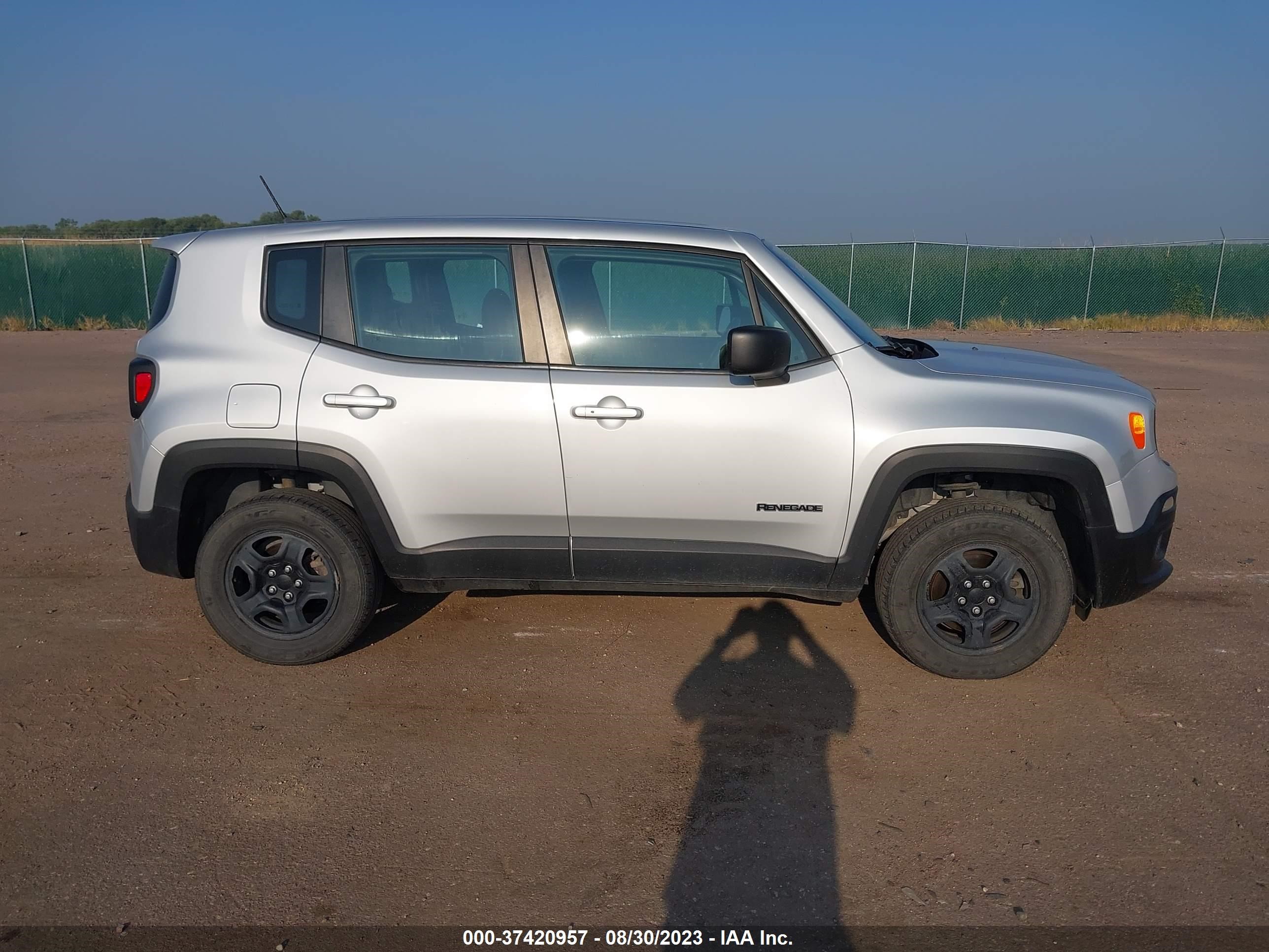 Photo 12 VIN: ZACCJBAT1GPD29762 - JEEP RENEGADE 