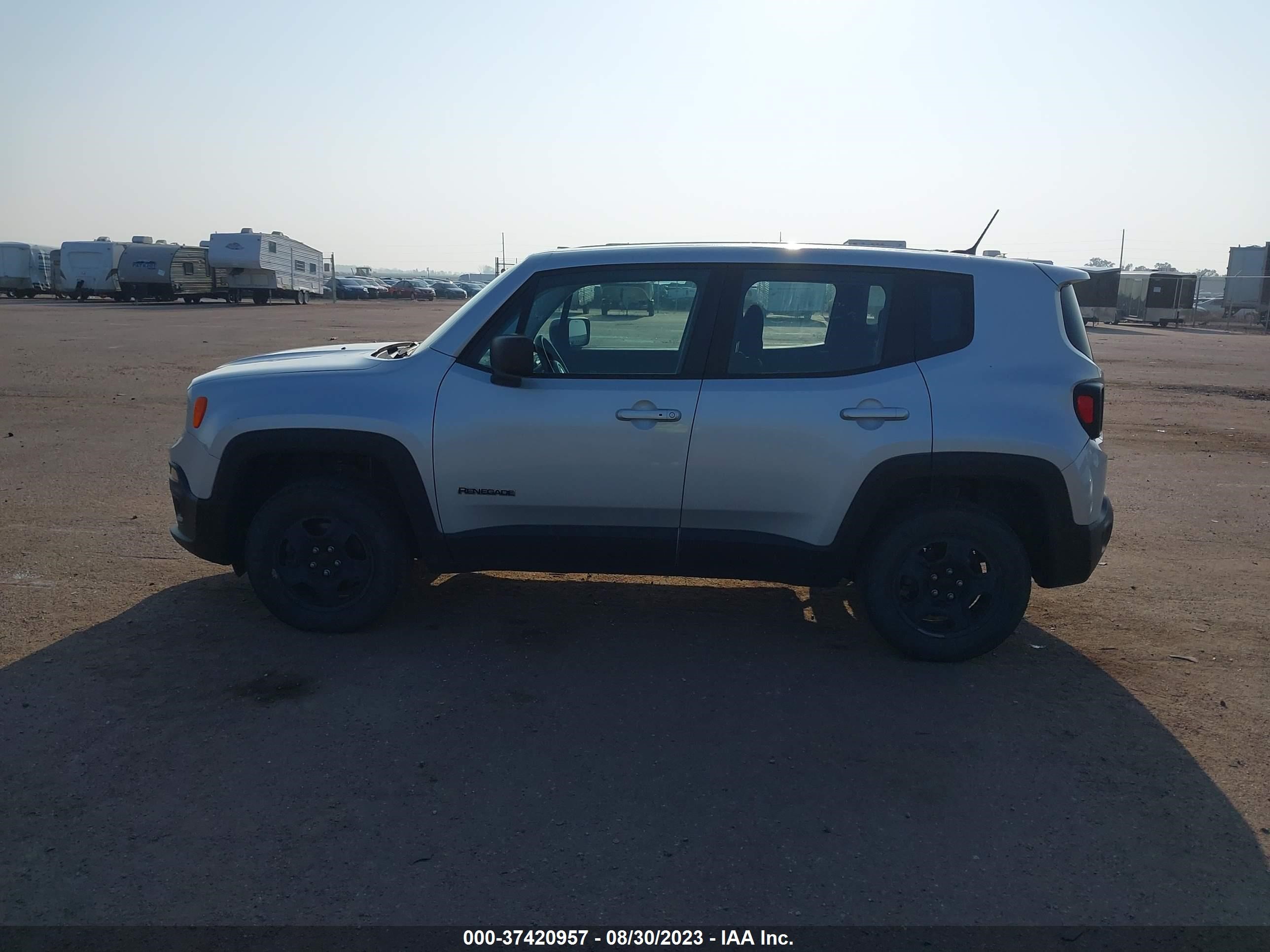 Photo 13 VIN: ZACCJBAT1GPD29762 - JEEP RENEGADE 