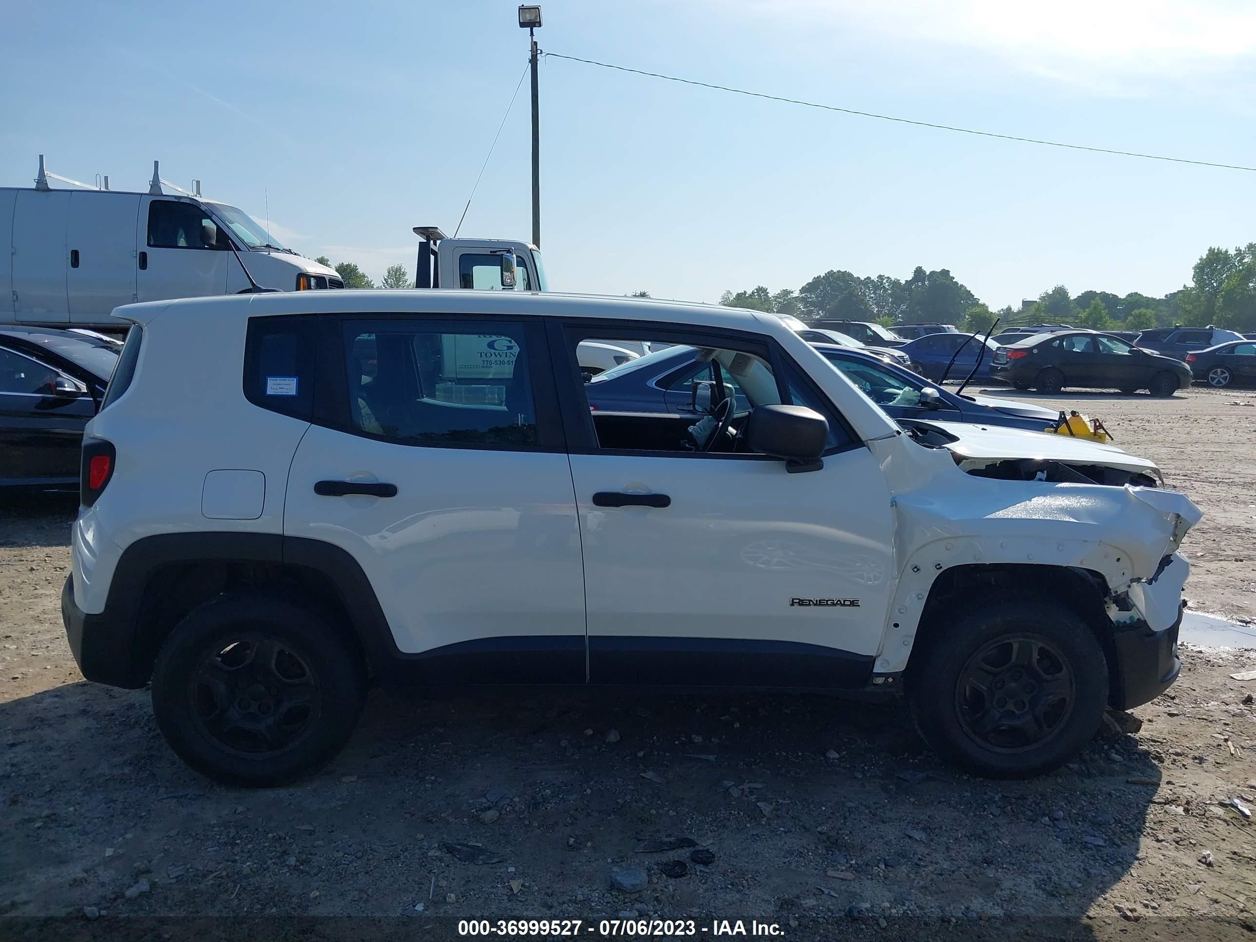 Photo 13 VIN: ZACCJBAT7FPB90185 - JEEP RENEGADE 