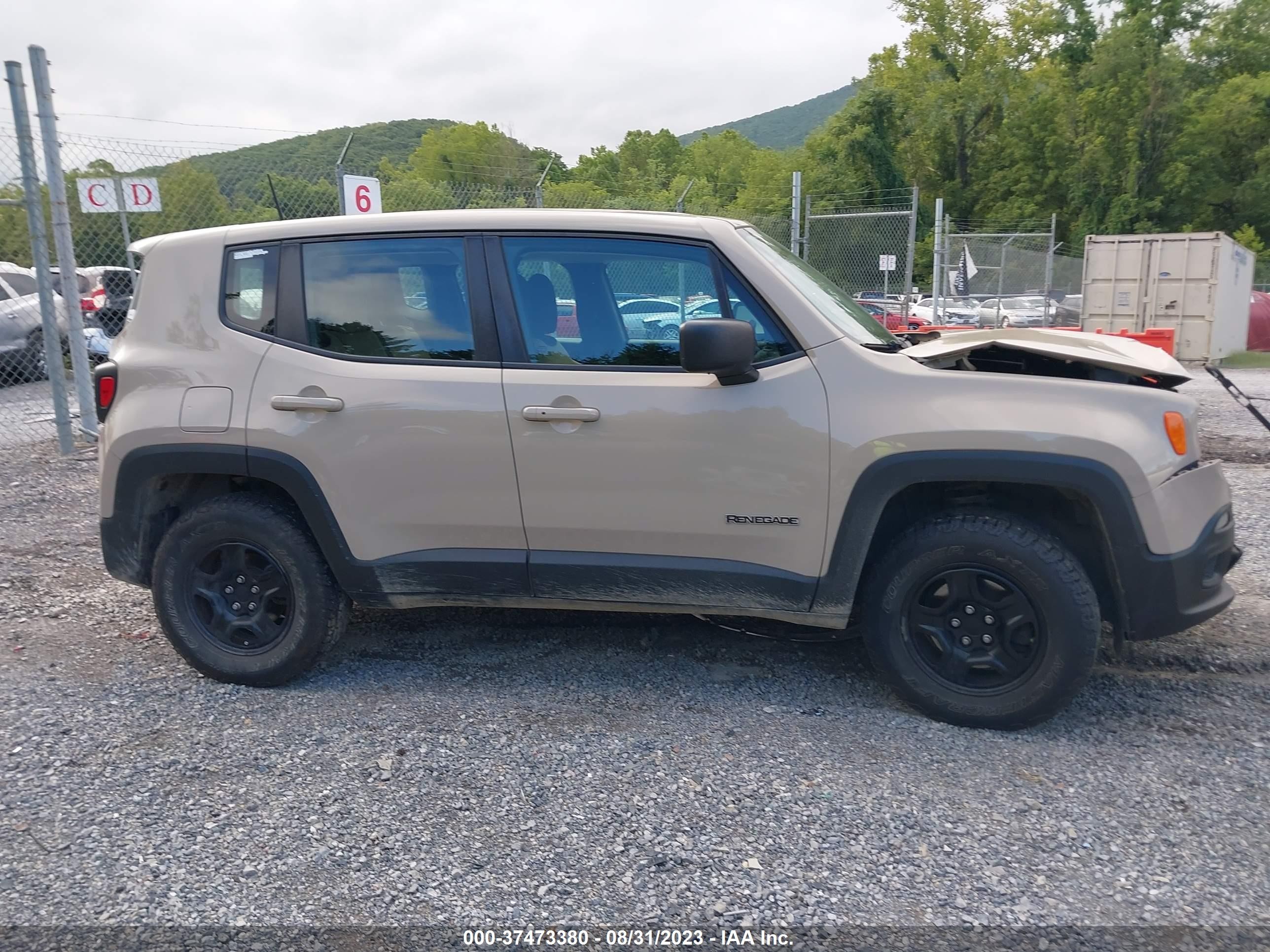 Photo 12 VIN: ZACCJBAT7GPE32748 - JEEP RENEGADE 