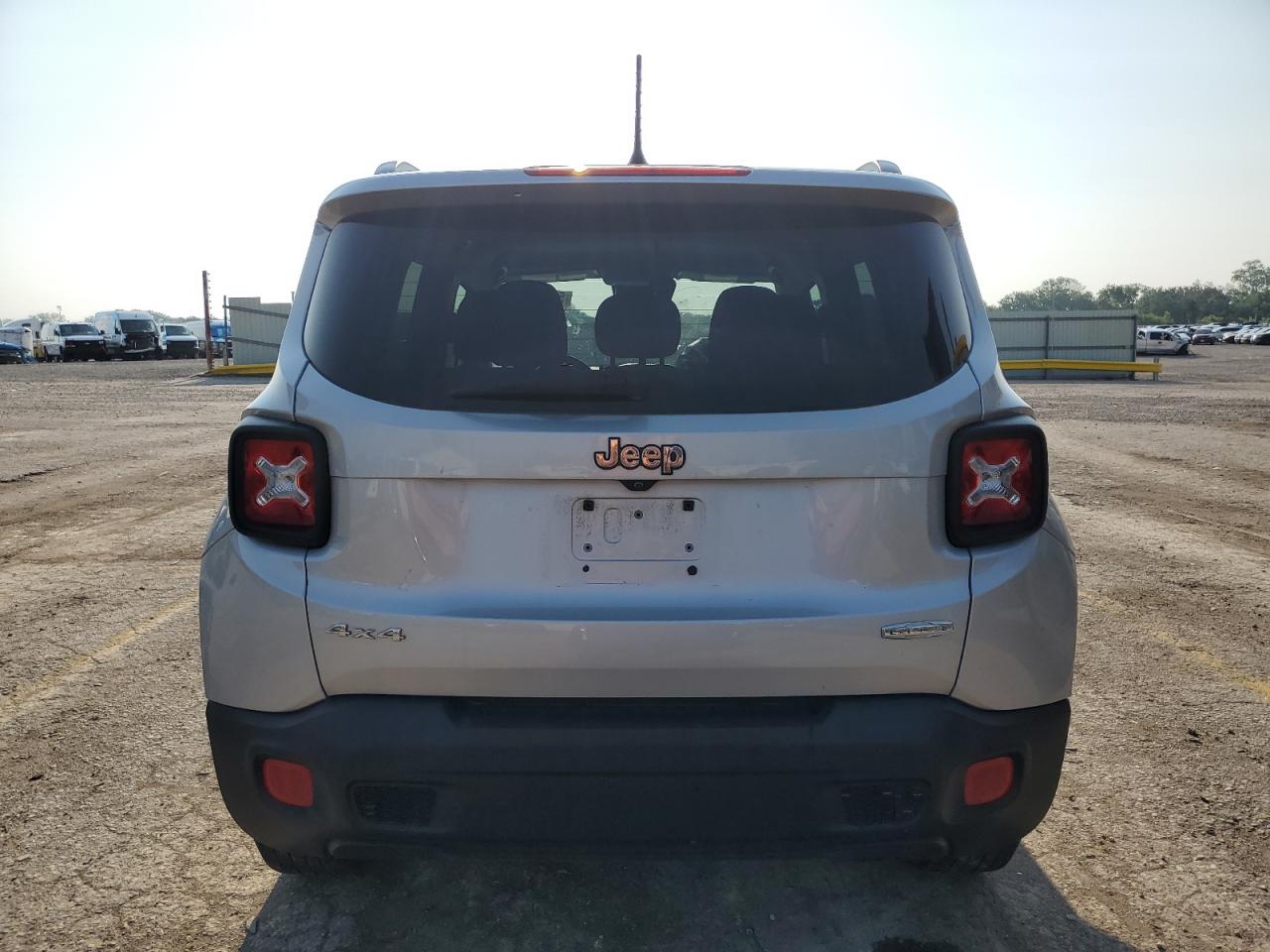 Photo 5 VIN: ZACCJBBB0HPG57861 - JEEP RENEGADE 