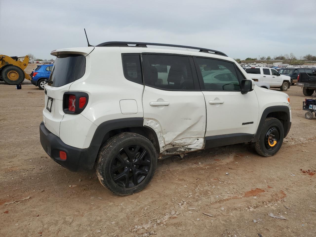 Photo 2 VIN: ZACCJBBB0JPH70215 - JEEP RENEGADE 